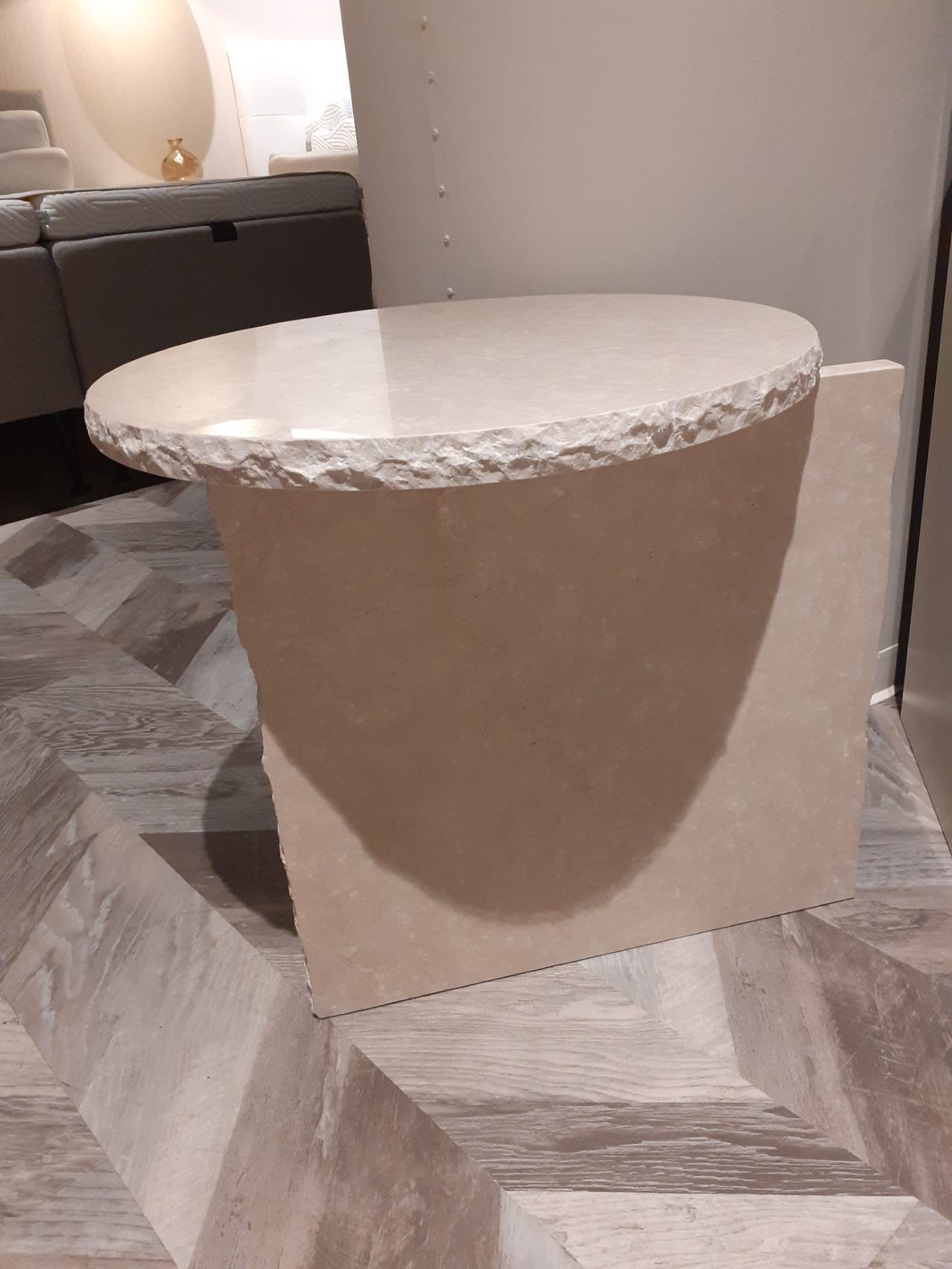 Ferm Living, Mineral Sculptural-sivupöytä ovh.999€
