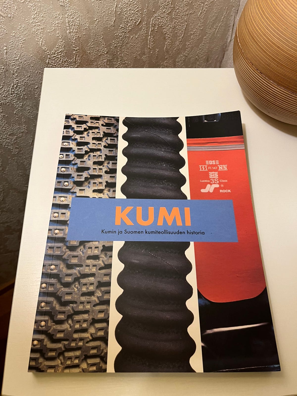 Kumi - Kumin ja Suomen kumiteollisuuden historia