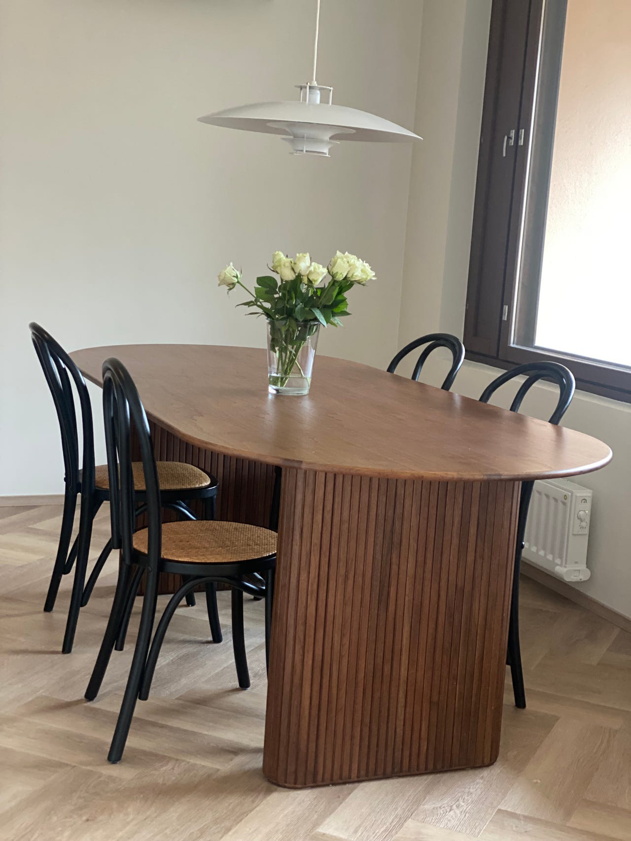 Pähkinäpuinen ruokapöytä | Tori