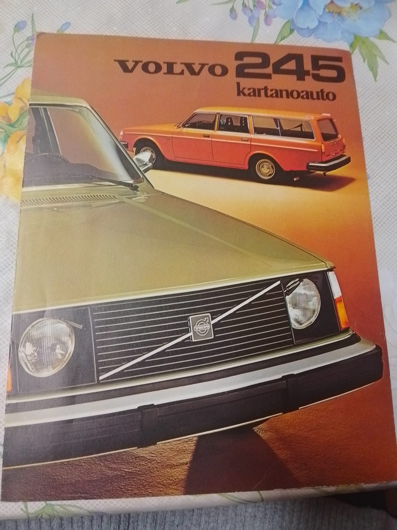 Volvo 245 kartanoauto esite