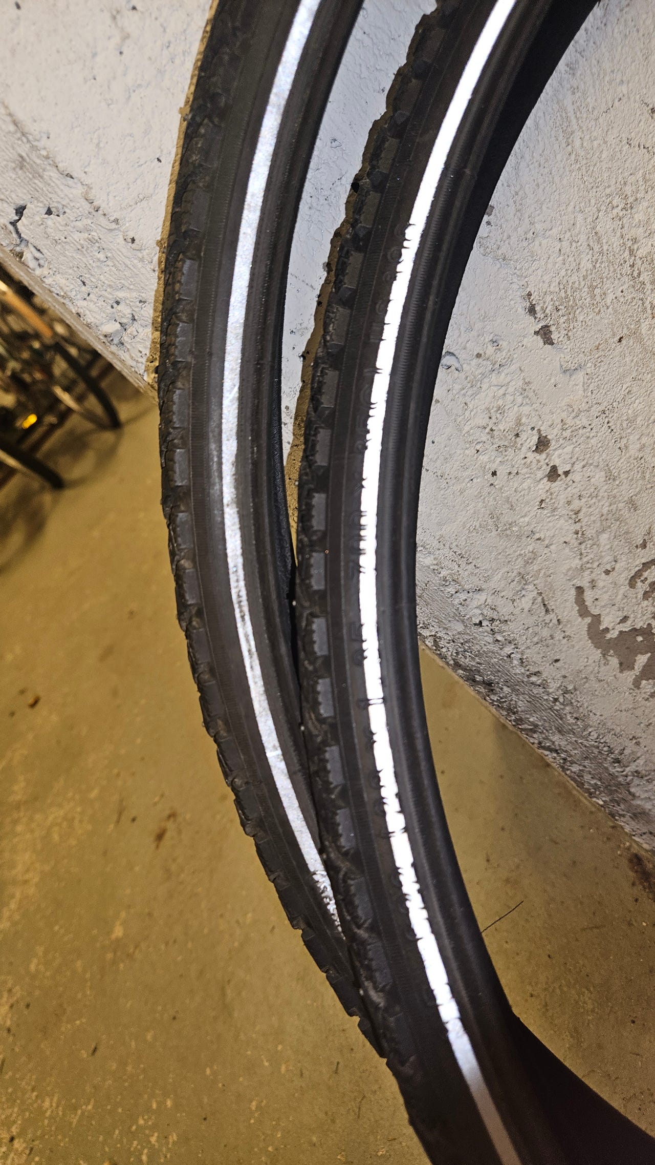 Polkupyörän  nastarenkaat 35-622 (28x1.35)