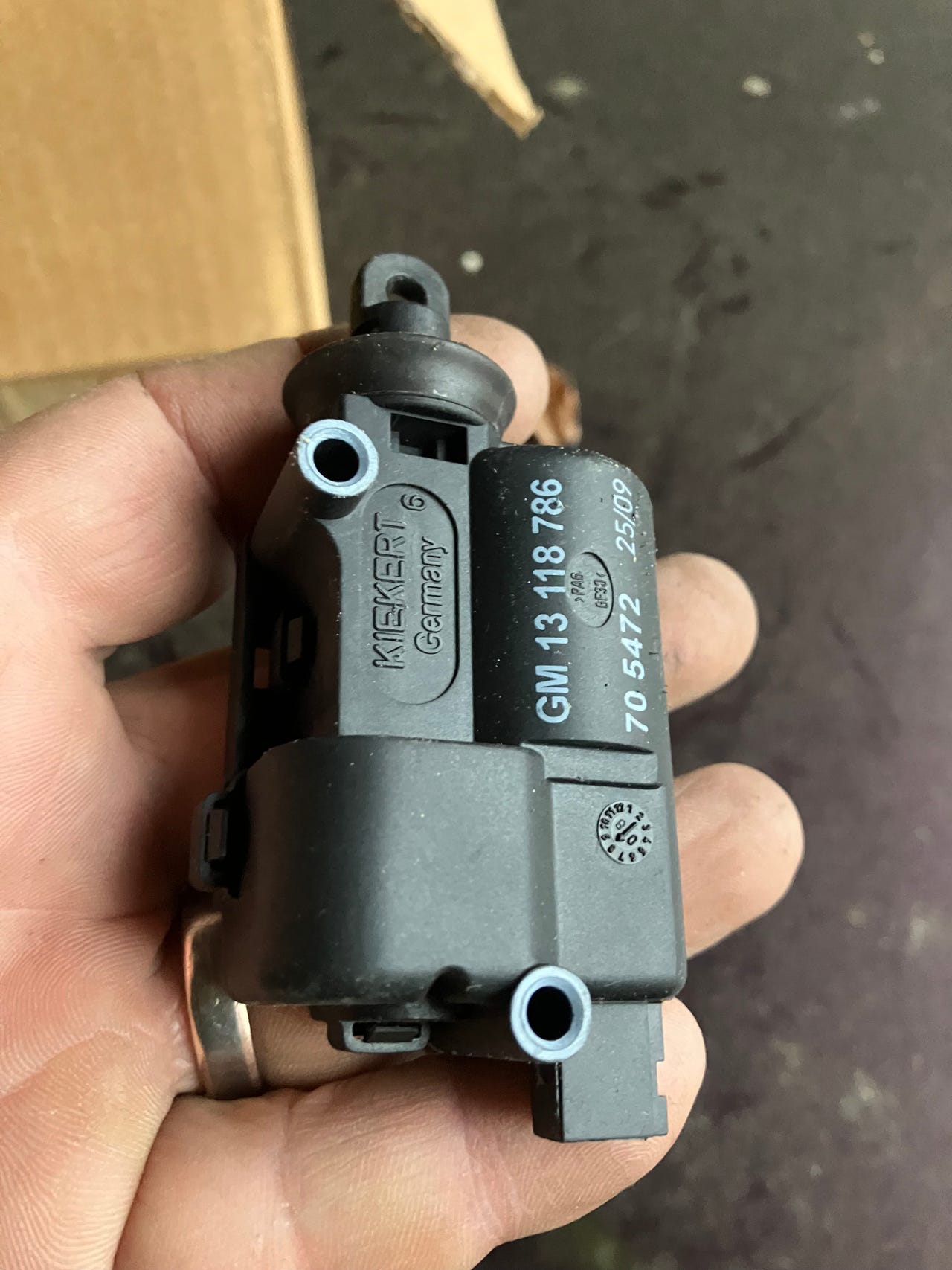 Opel Zafira keskuslutusmoottori.
