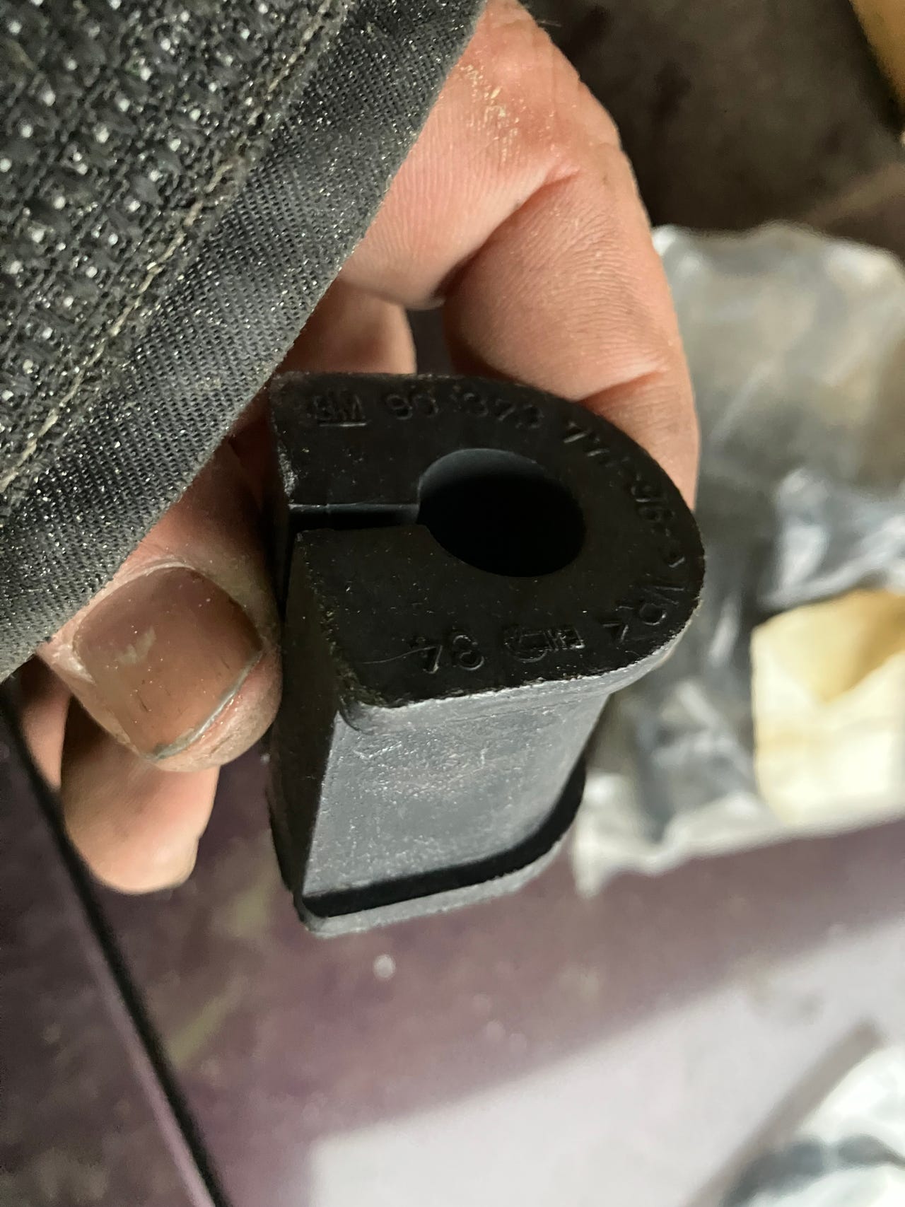Opel kallistuksenvakaajankumi.