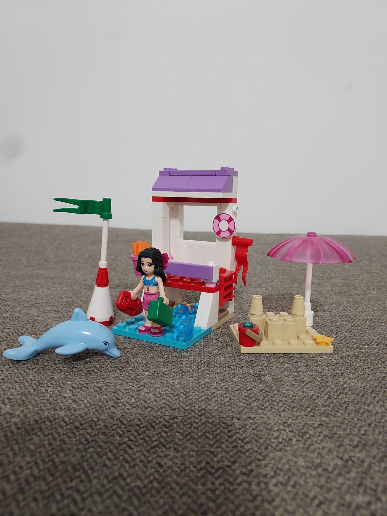 Emma hengenpelastajana Lego Friends 41028