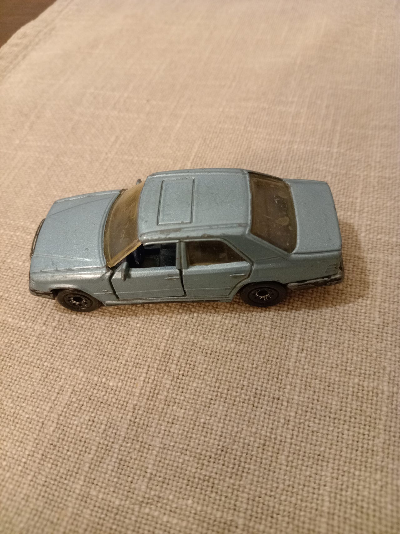 Mercedes-Benz 300E pienoismalli Matchbox