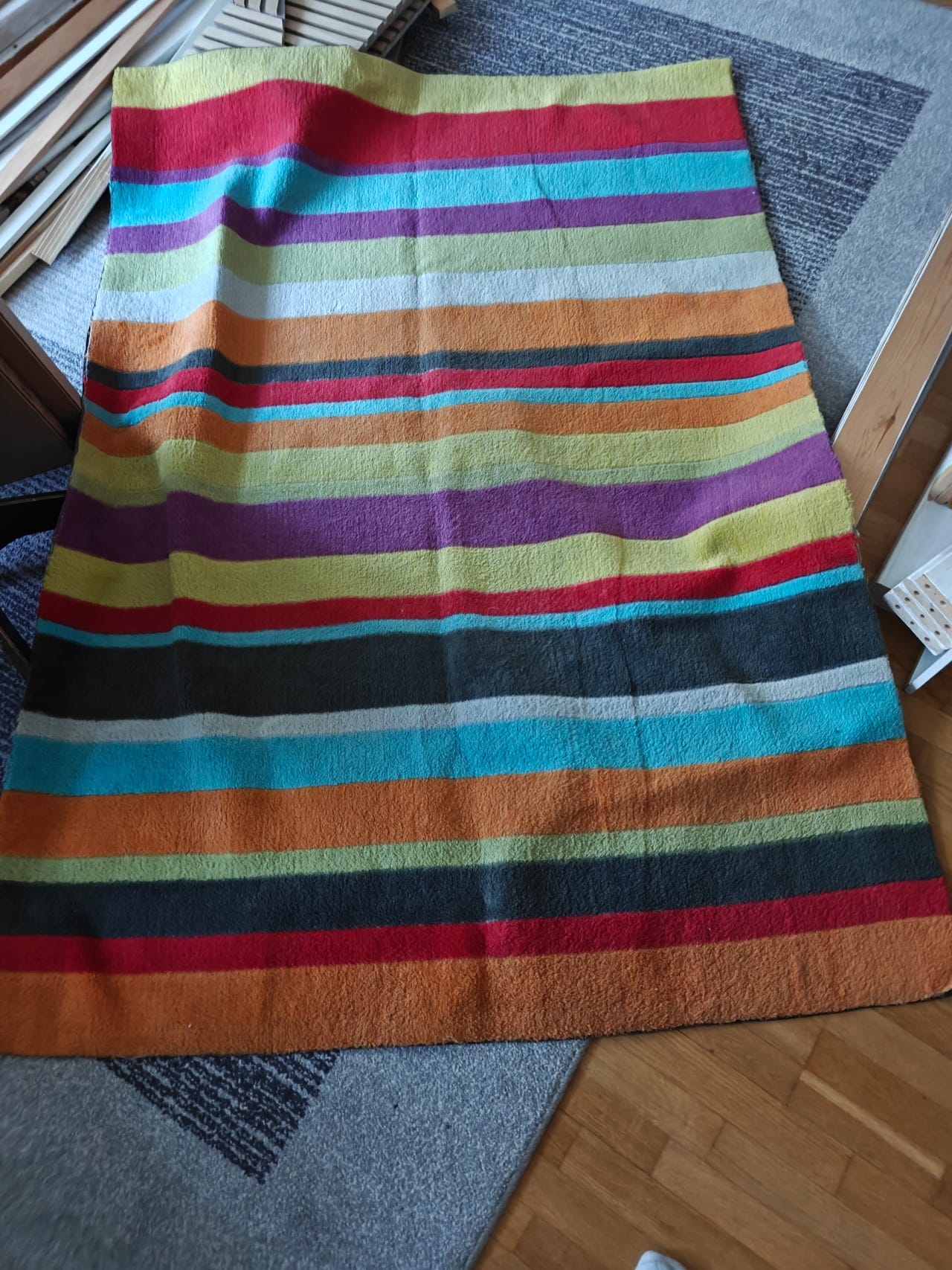 Raidallinen matto 200x140cm