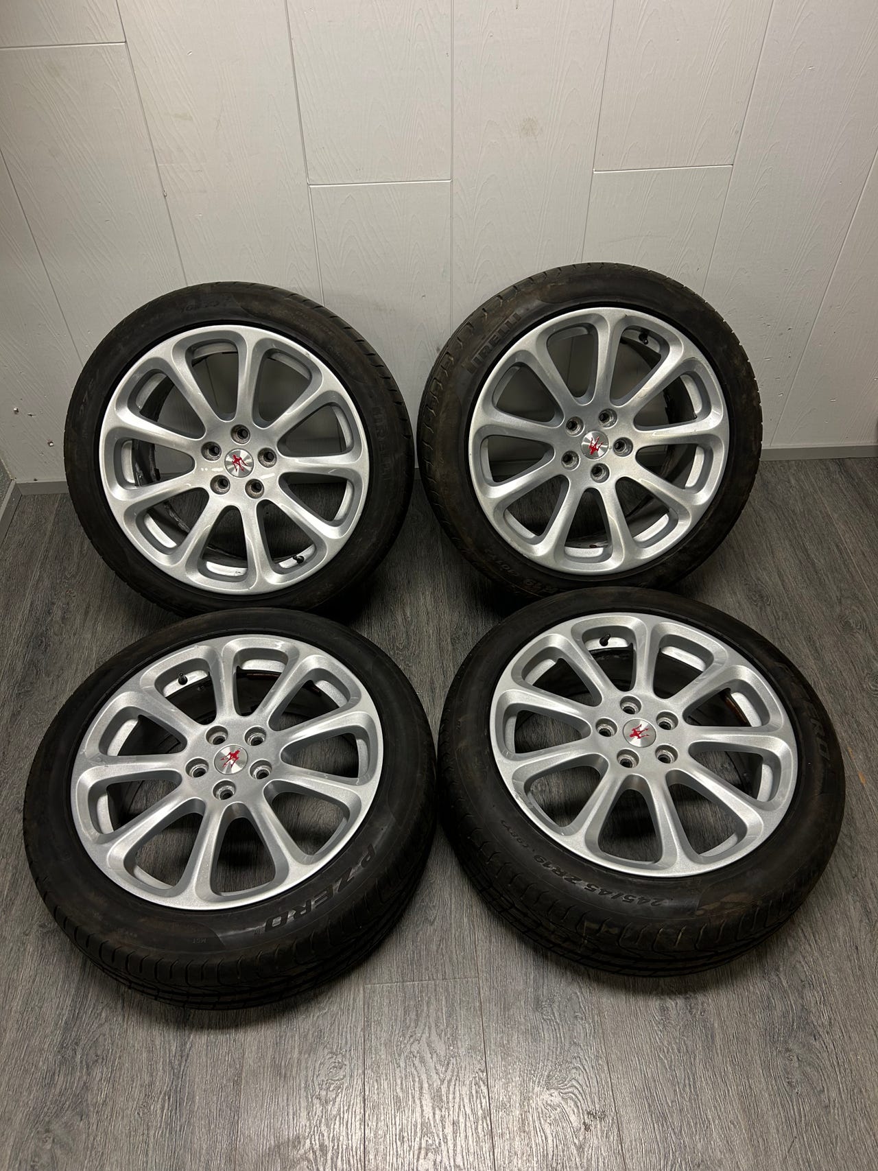 Maserati Quattroporte 19” aluvanteet hyvillä kesärenkailla