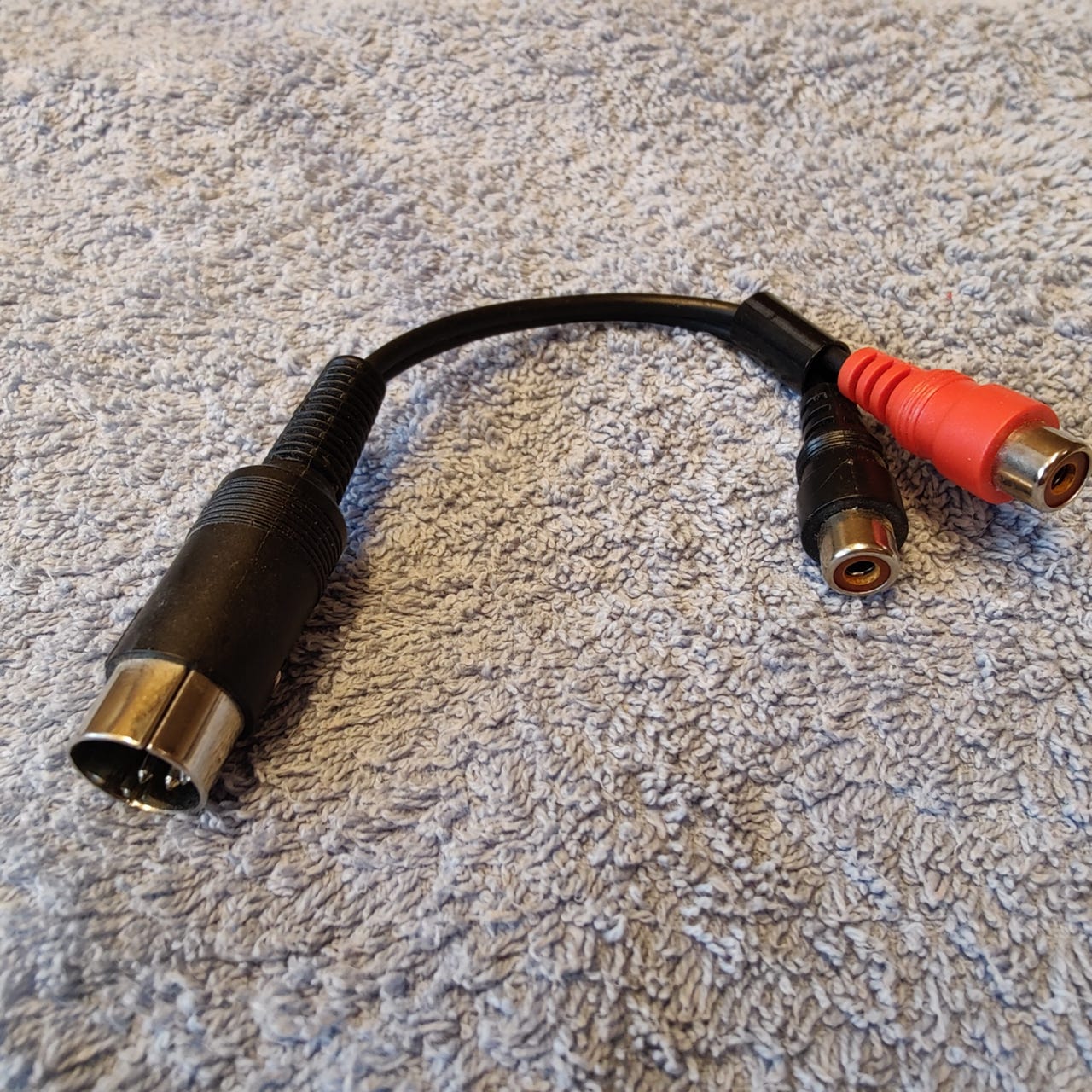 DIN 5-nastainen uros-2x RCA-audioliitäntäsovitin, Helsinki-Klaukk