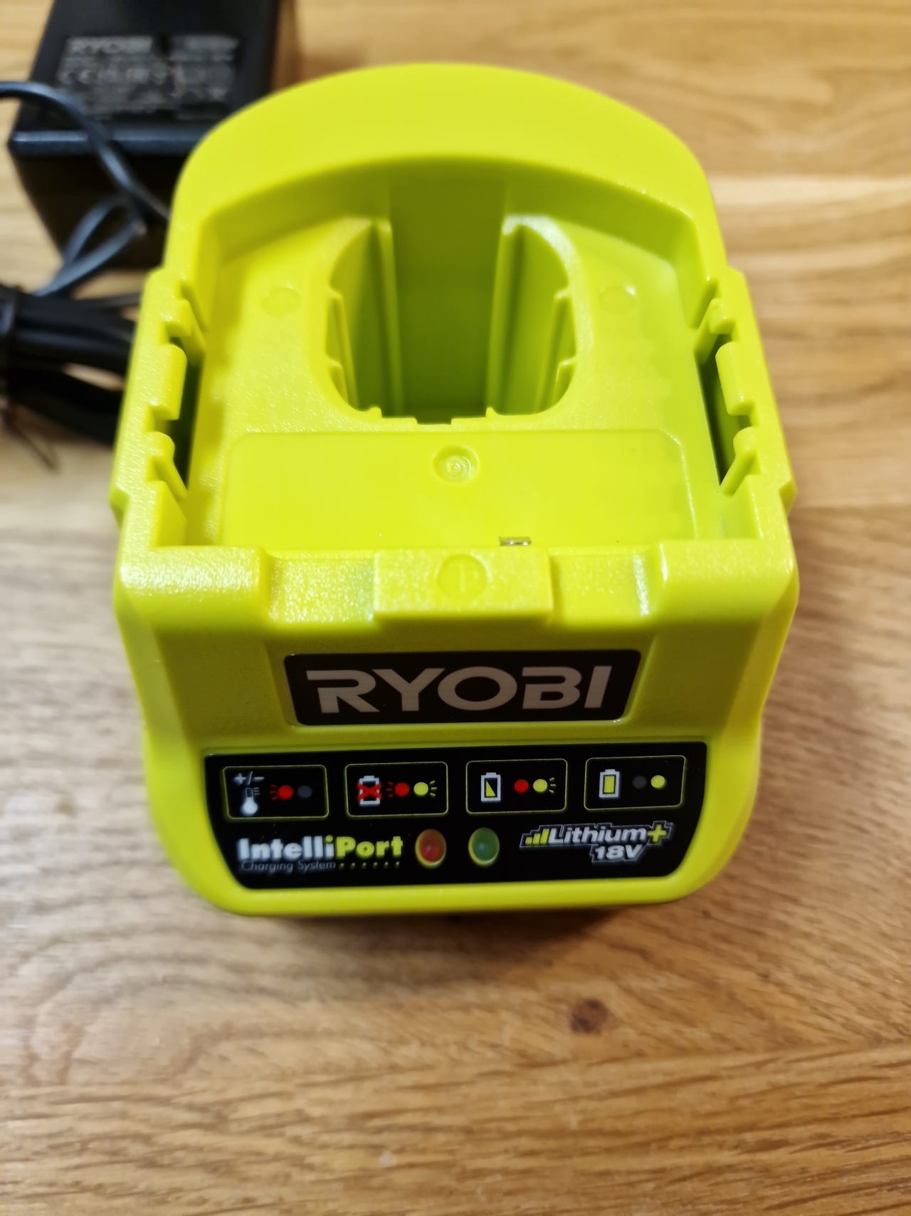 UUSI Ryobi one+ RC18120 Laturi | Tori