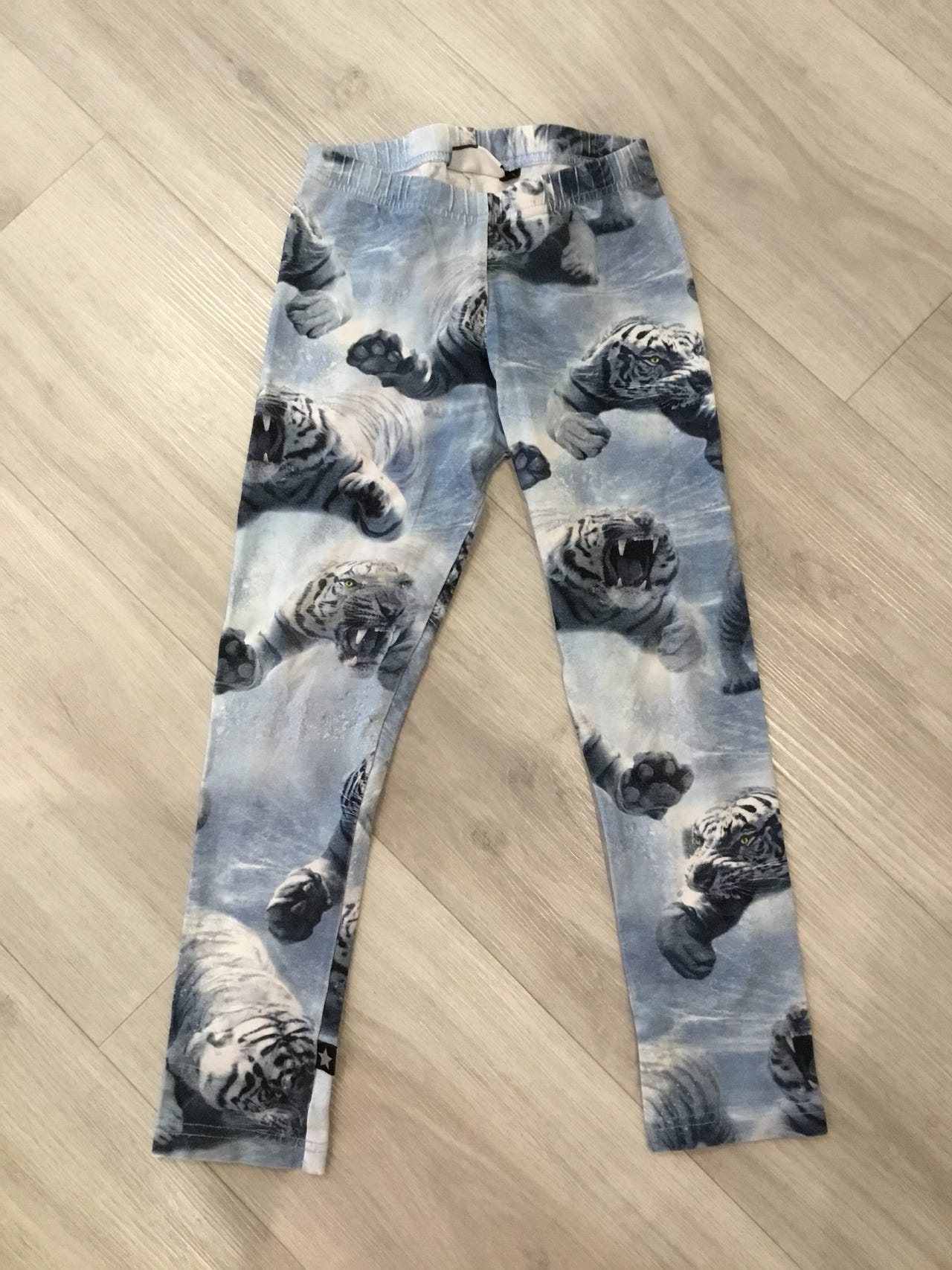 Molo tiikeri aiheiset legginsit