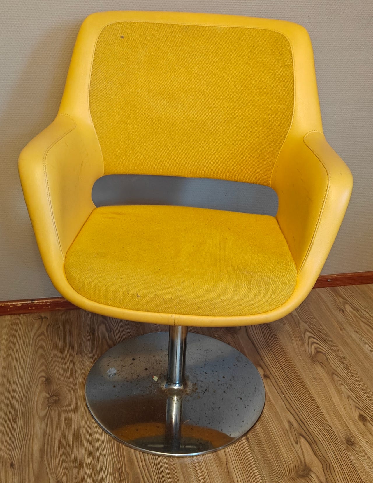 Kilta armchair