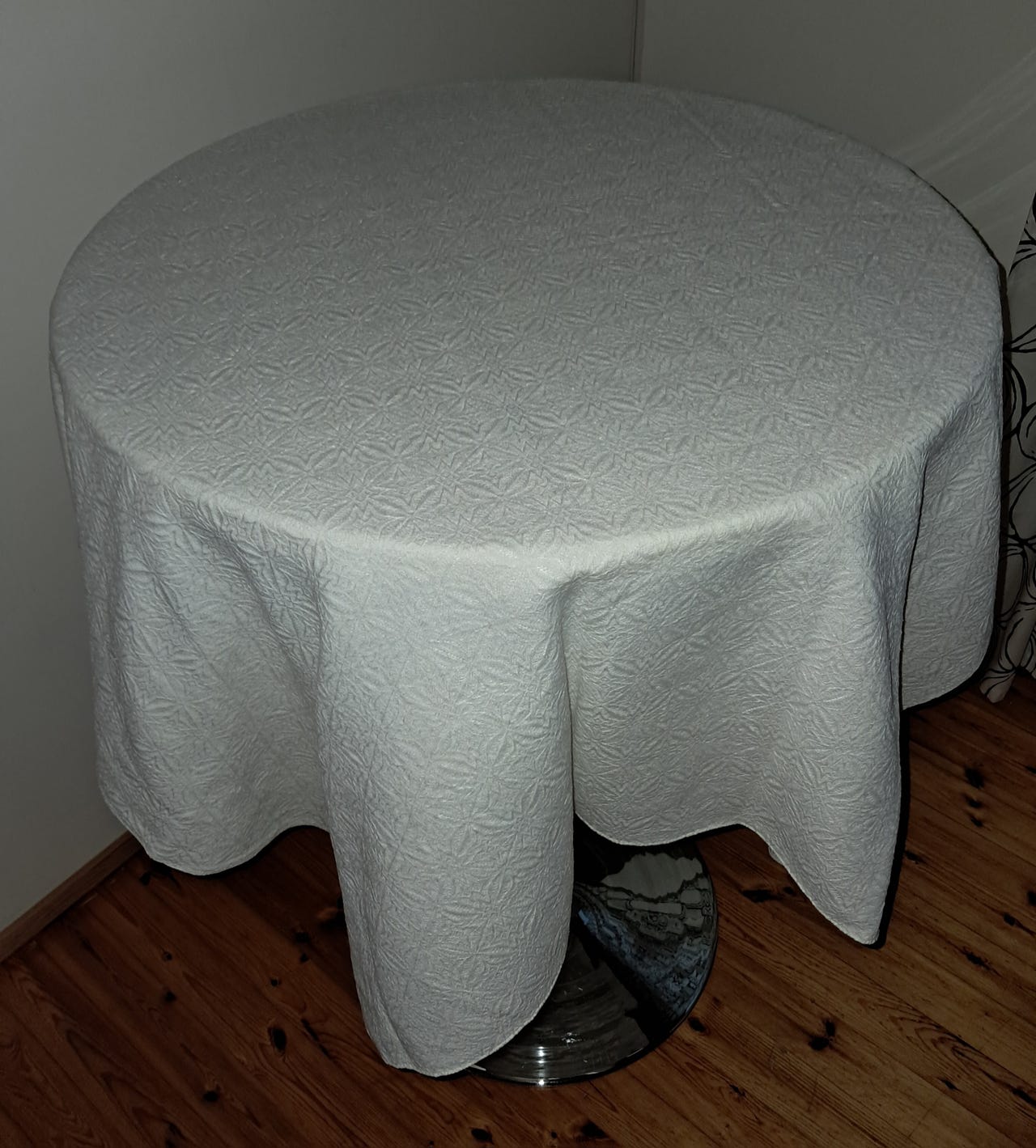 "Isoäidin" pöytäliina