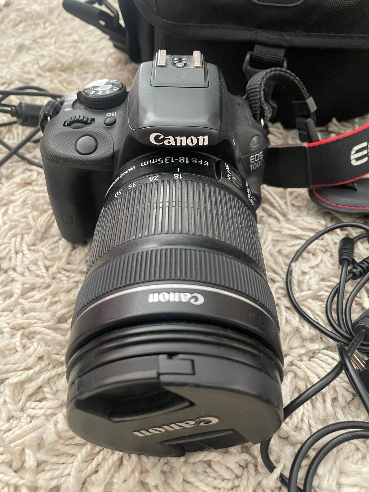 Canon EOS 100D + EFS 18-135mm -objektiivi