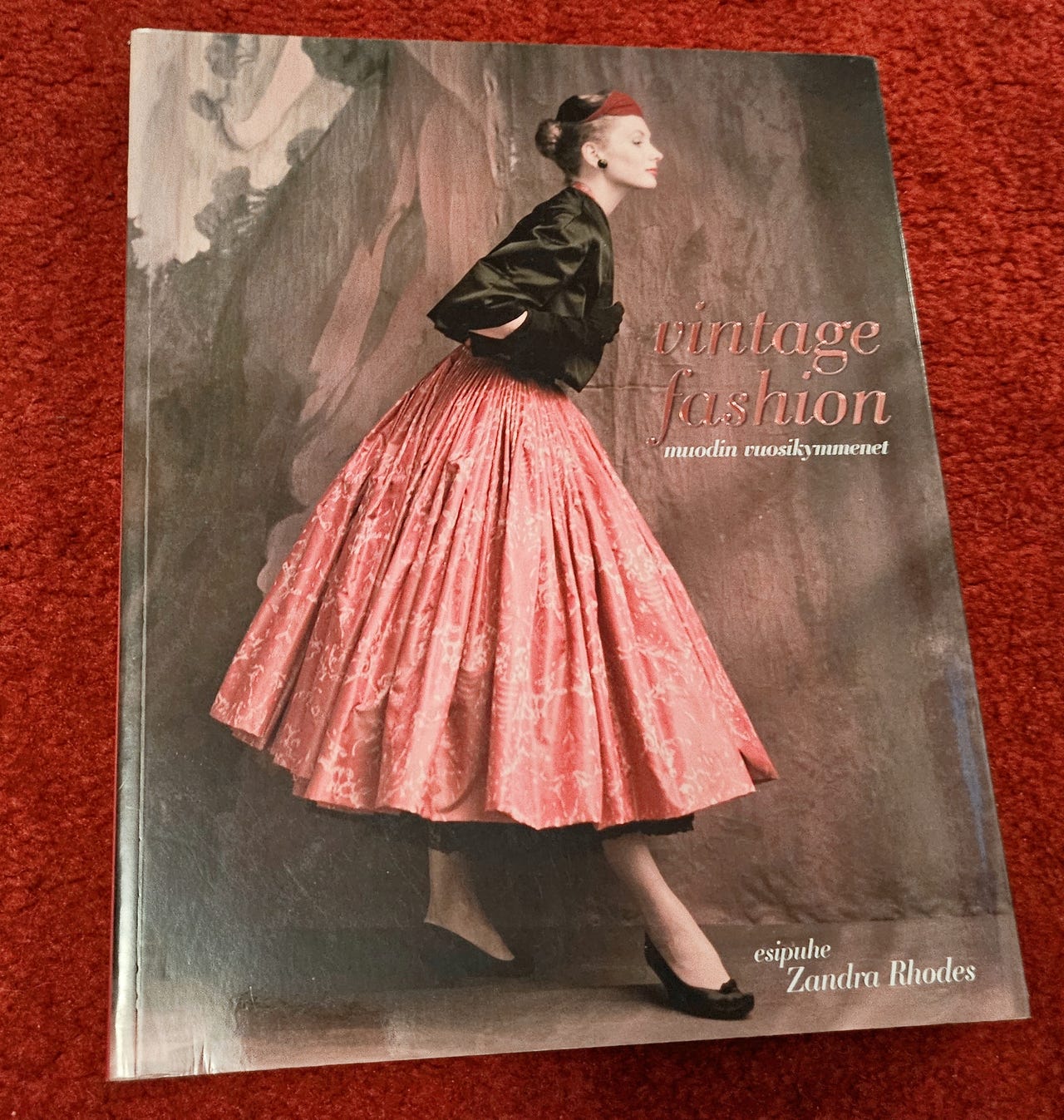 Vintage Fashion – Muodin vuosikymmenet (Marnie Fogg)