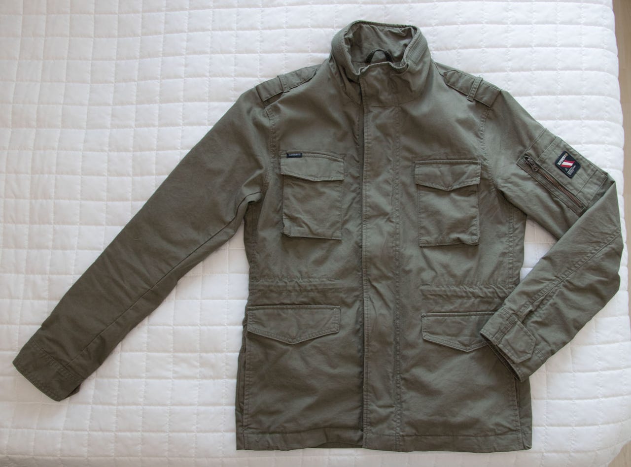 2 x Superdry kenttätakki miesten koko M
