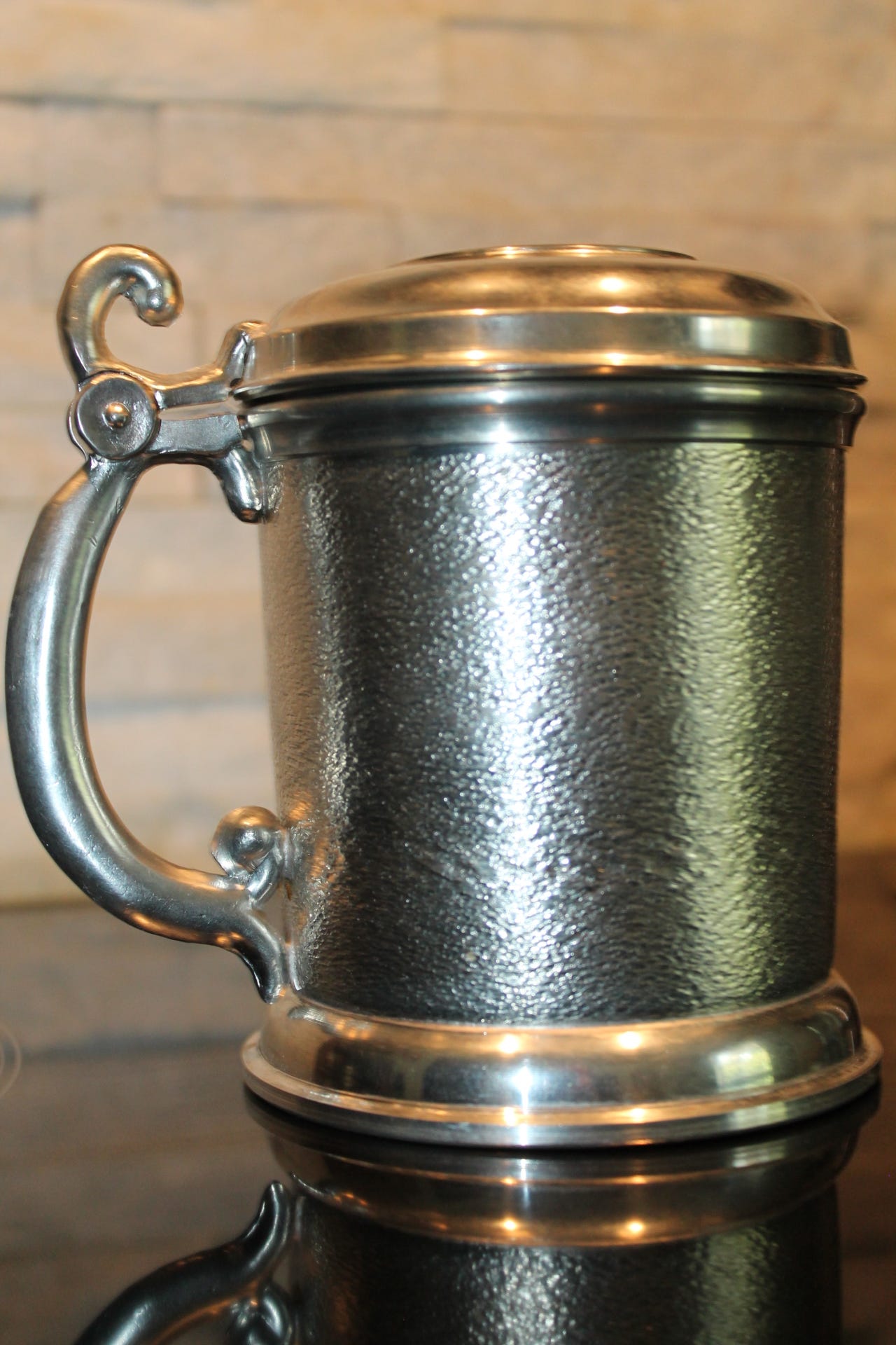 k-ytt-m-t-n-tinatuoppi-suomi-metallinen-tuoppi-kannella-13cm