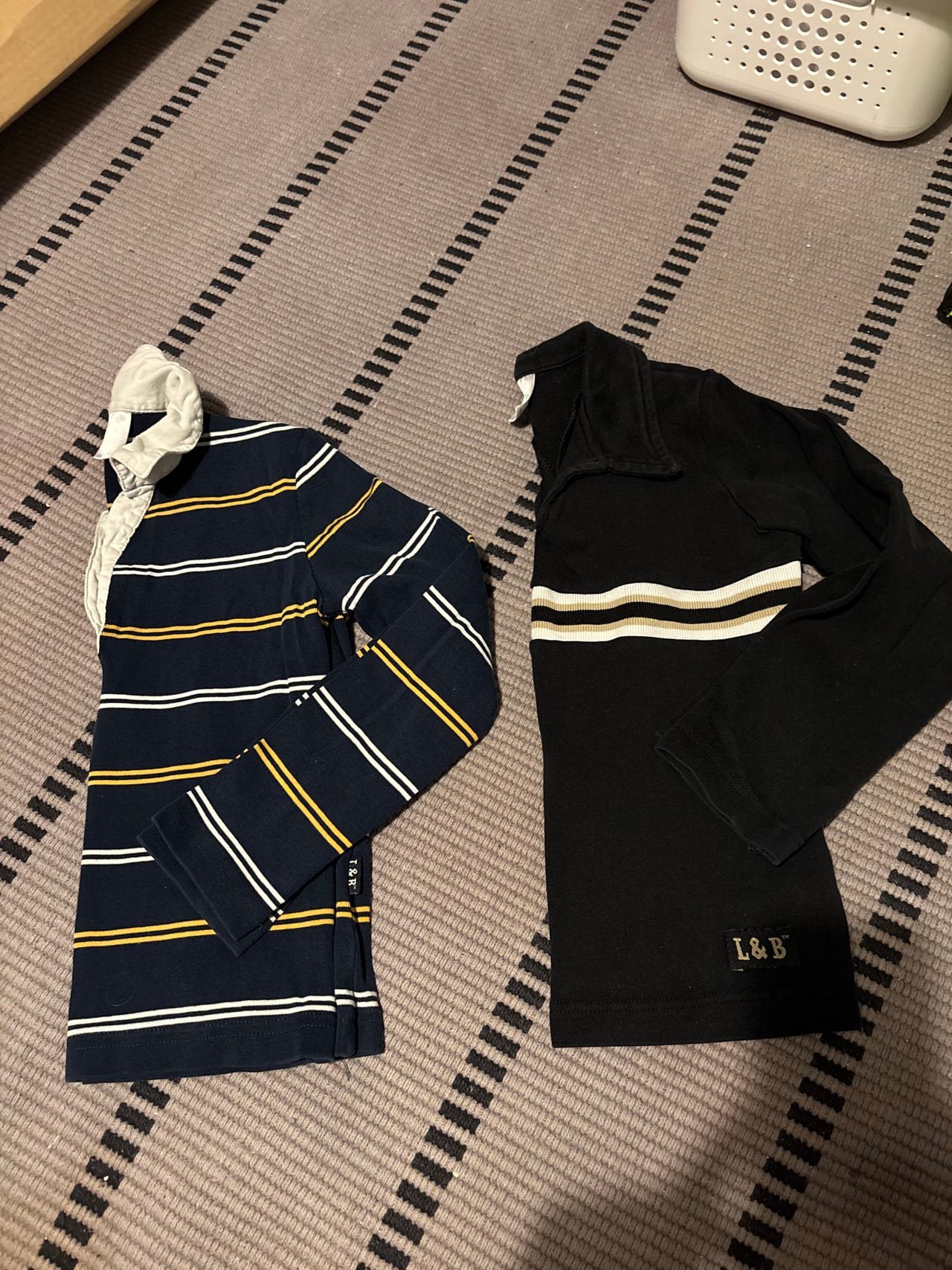 2 lasten kauluspaitaa 120 & 130
