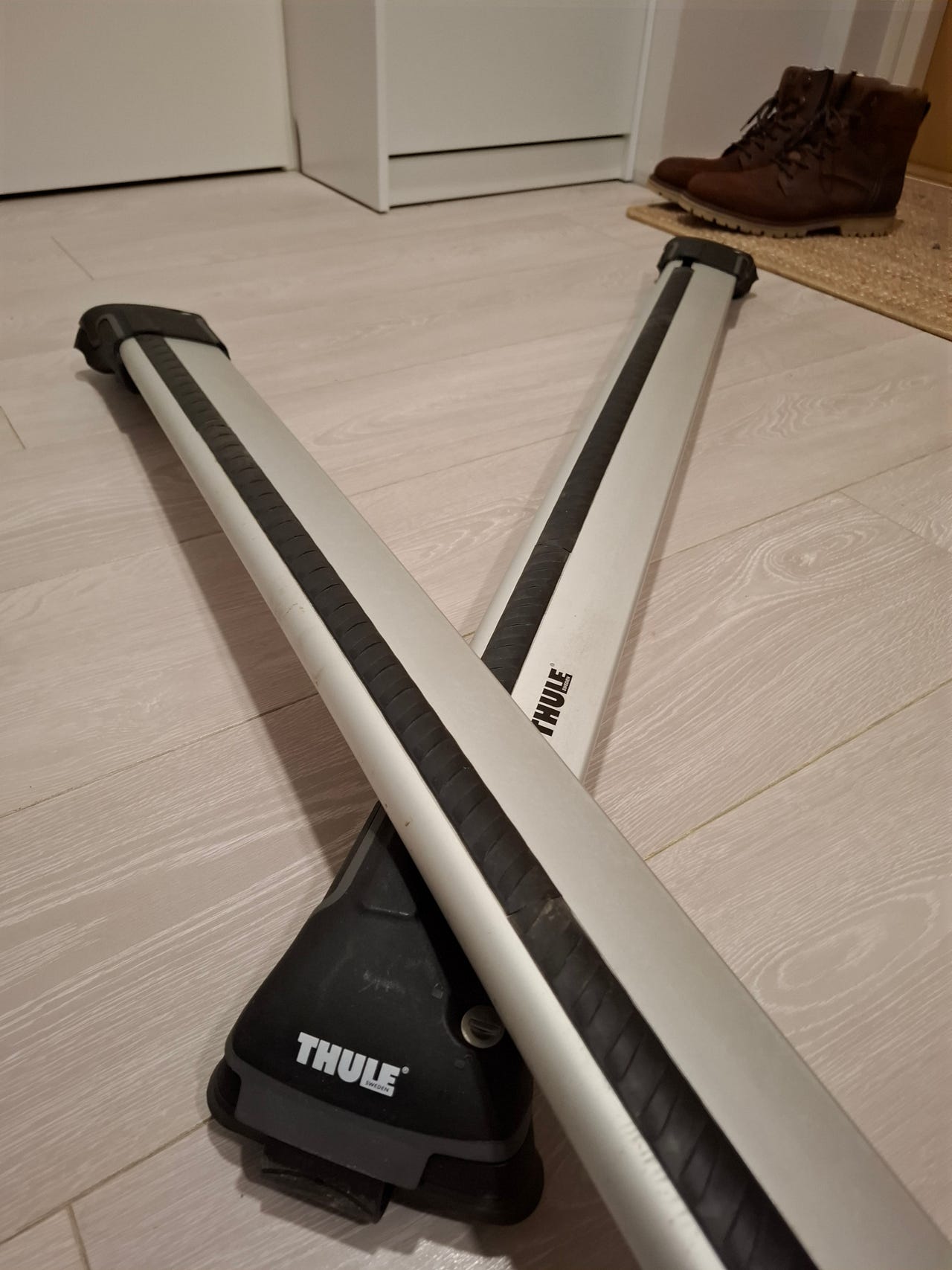 Thule kattotelineet alumiini
