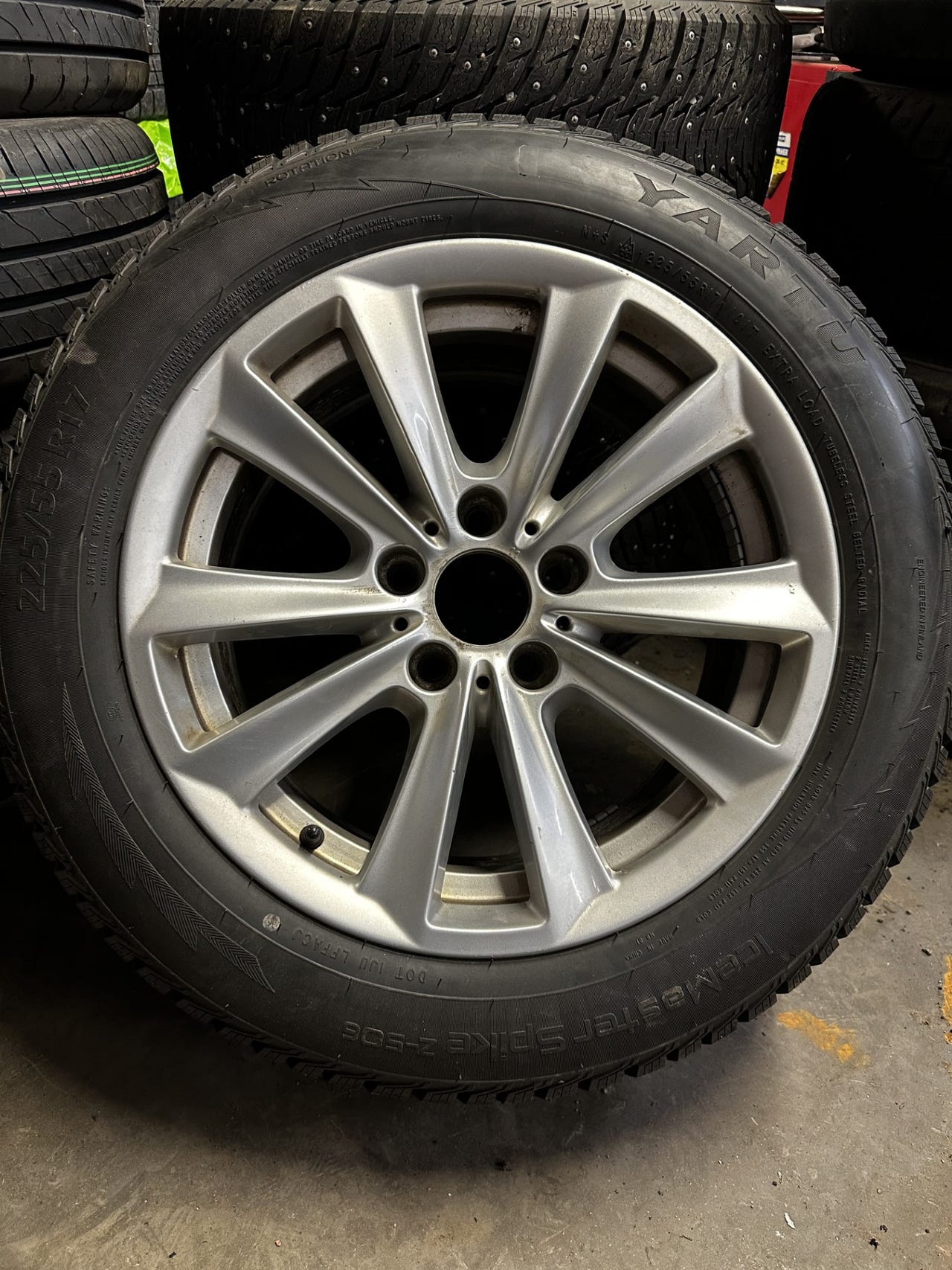 Alumiinivannesarja 5x120 17 + Nastarenkaat 225/55R17