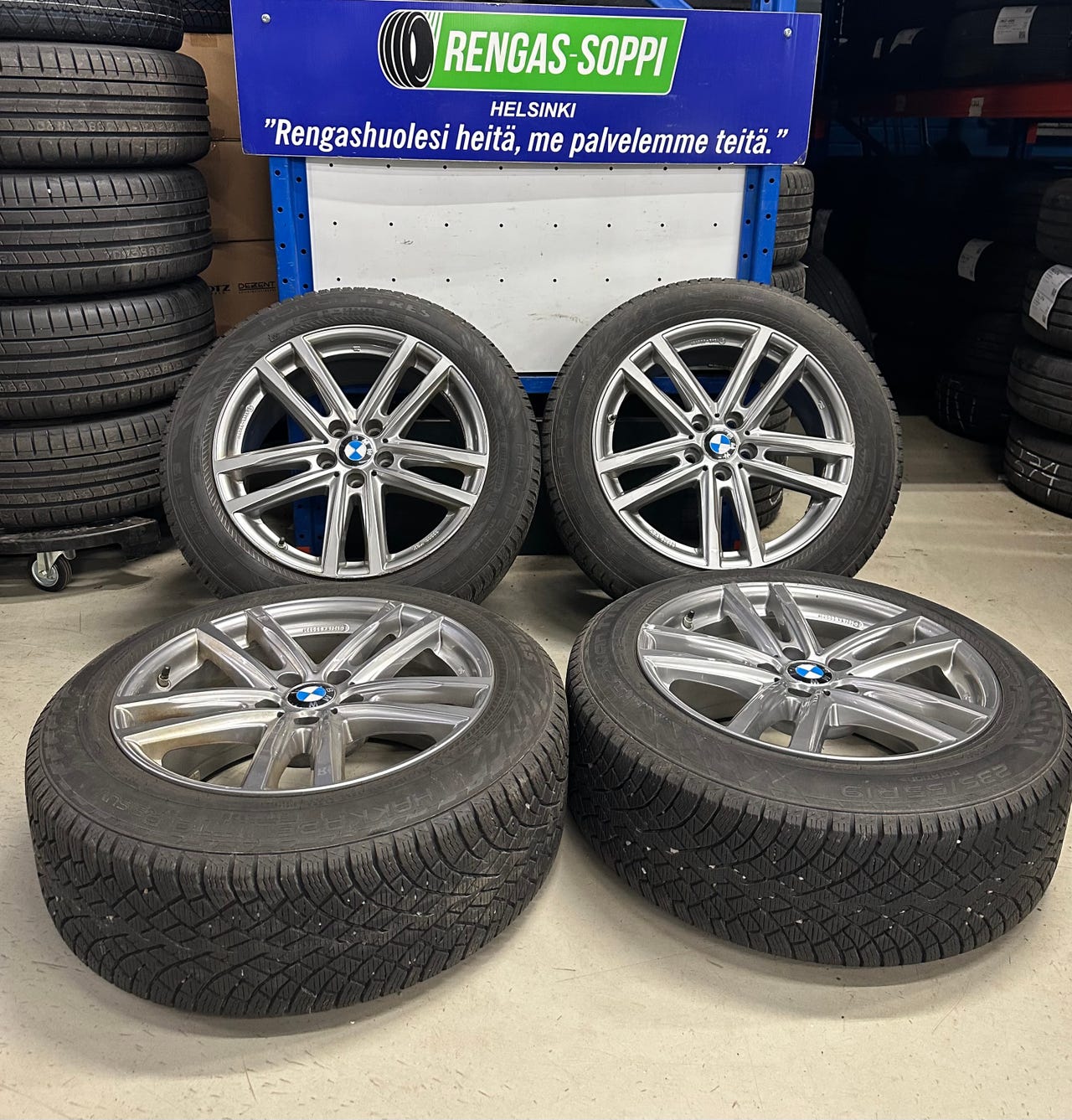 BMW tarvikevanteet kitkarenkailla