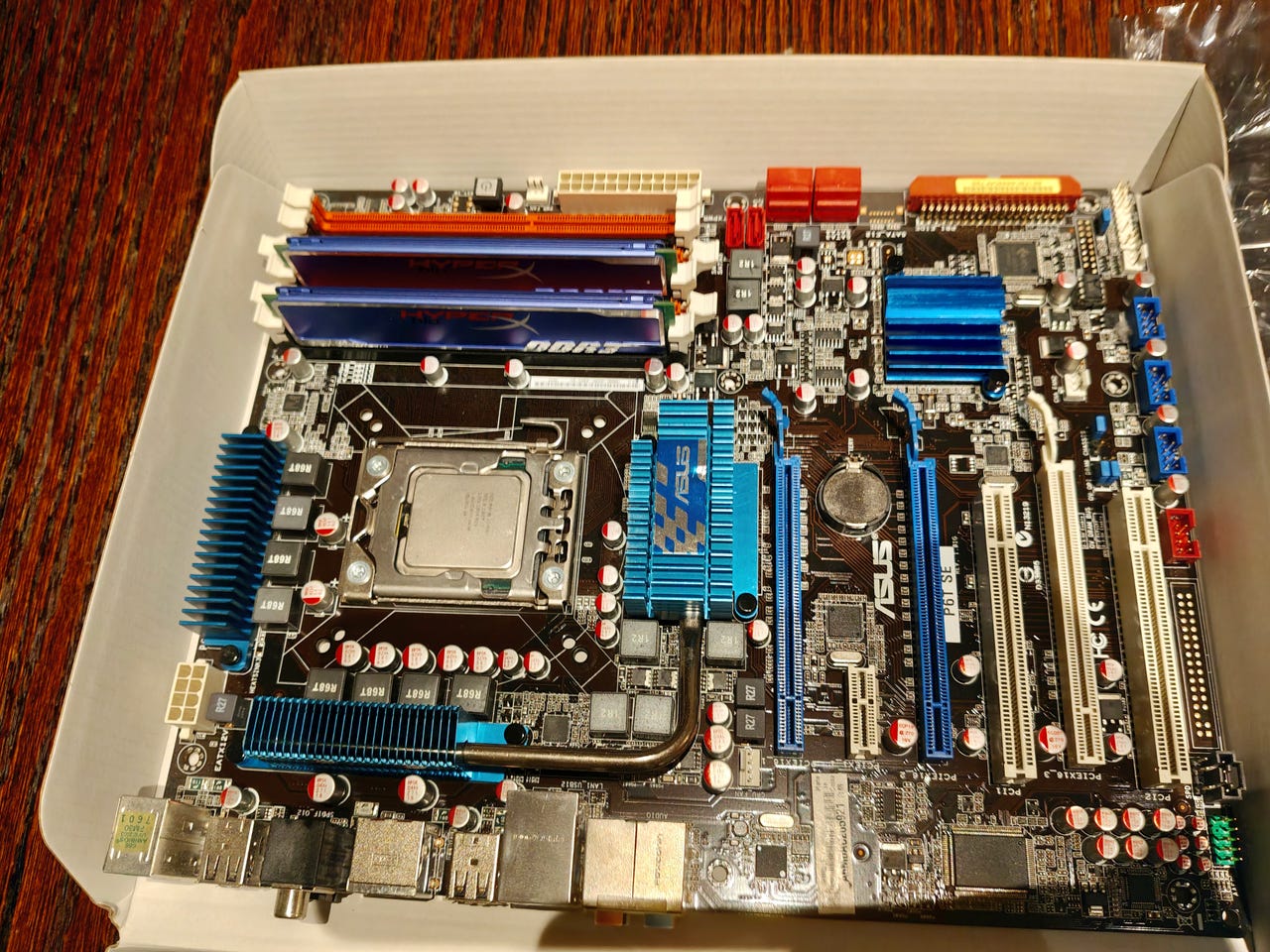 Asus P6T SE x58 + I7 950 + 2x4gb ddr3 1600mhz | Tori