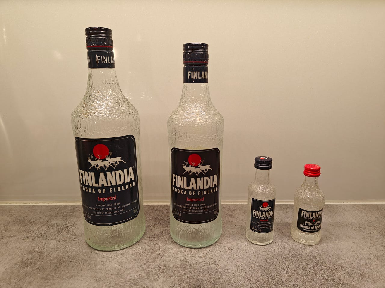 Vanhoja Finlandia Vodka -pulloja (Tapio Wirkkala) | Tori