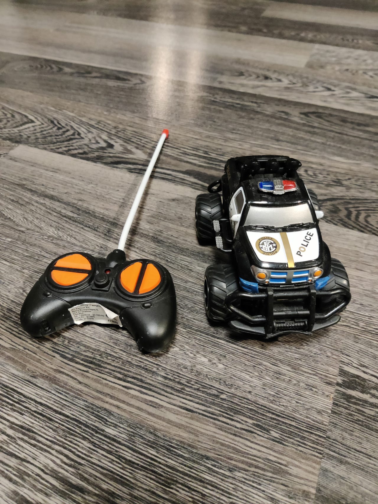 Radio-ohjattava auto