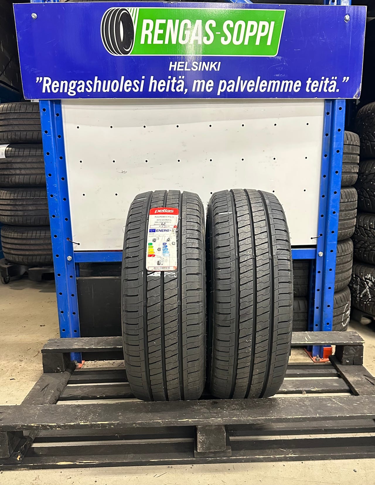 2-kpl-kes-renkaat-215-65r15c-104-102t-petlas-full-power-pt835-tori