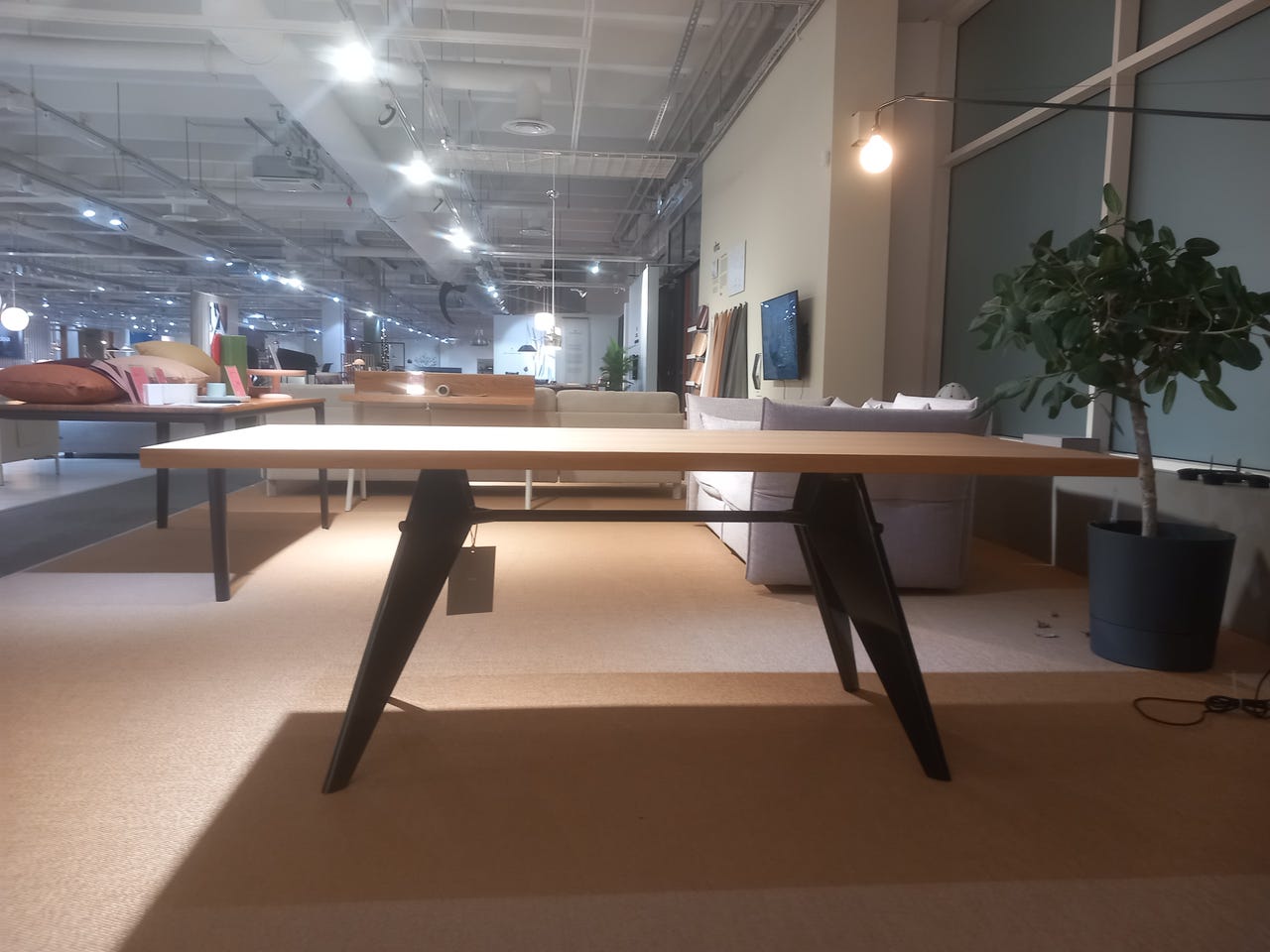 Vitra Prouvé EM - ruokapöytä, ovh 4470