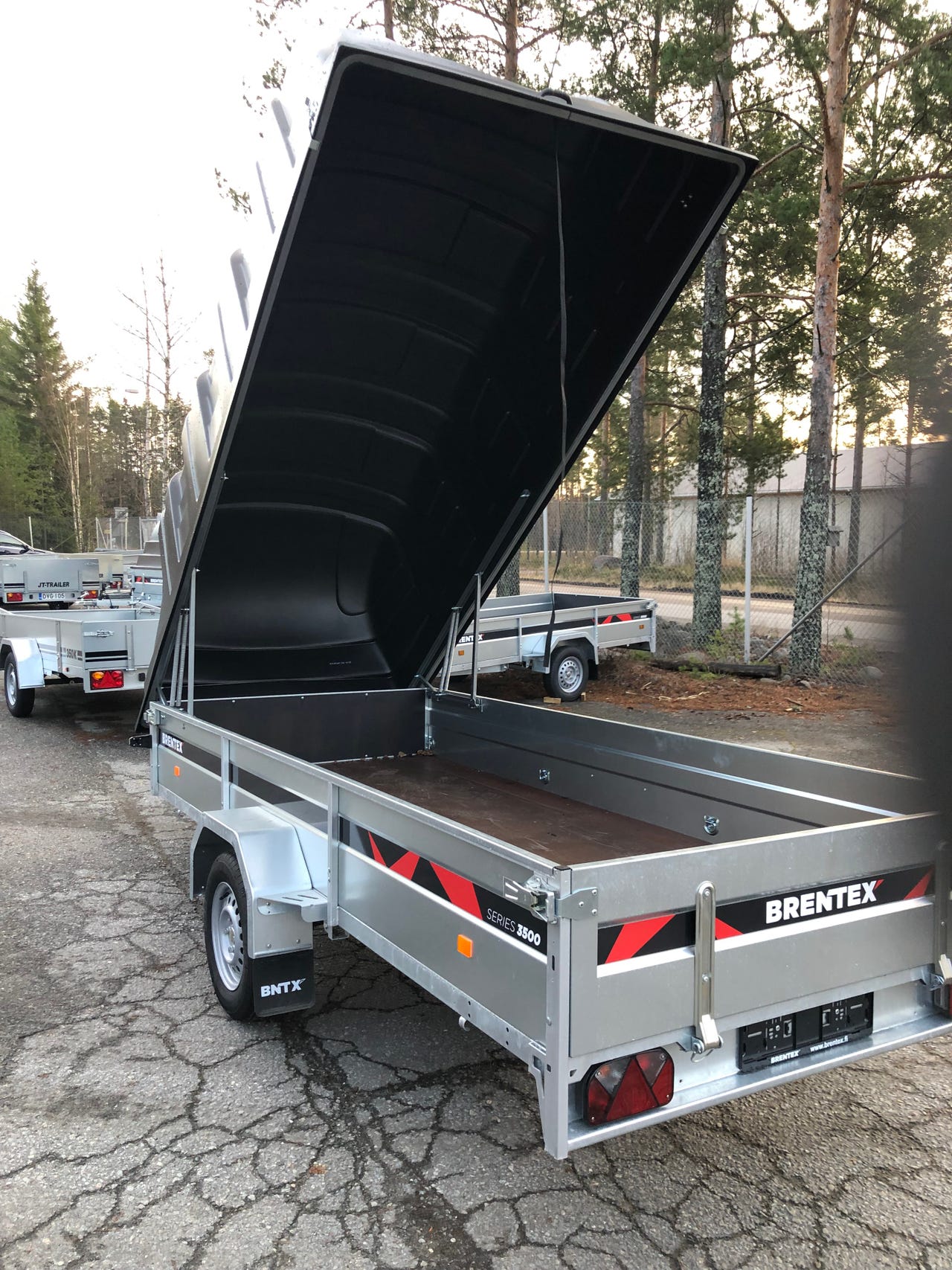 Peräkärry Brentex 350x40x150 Gansi kuomulla, kippaava lava!