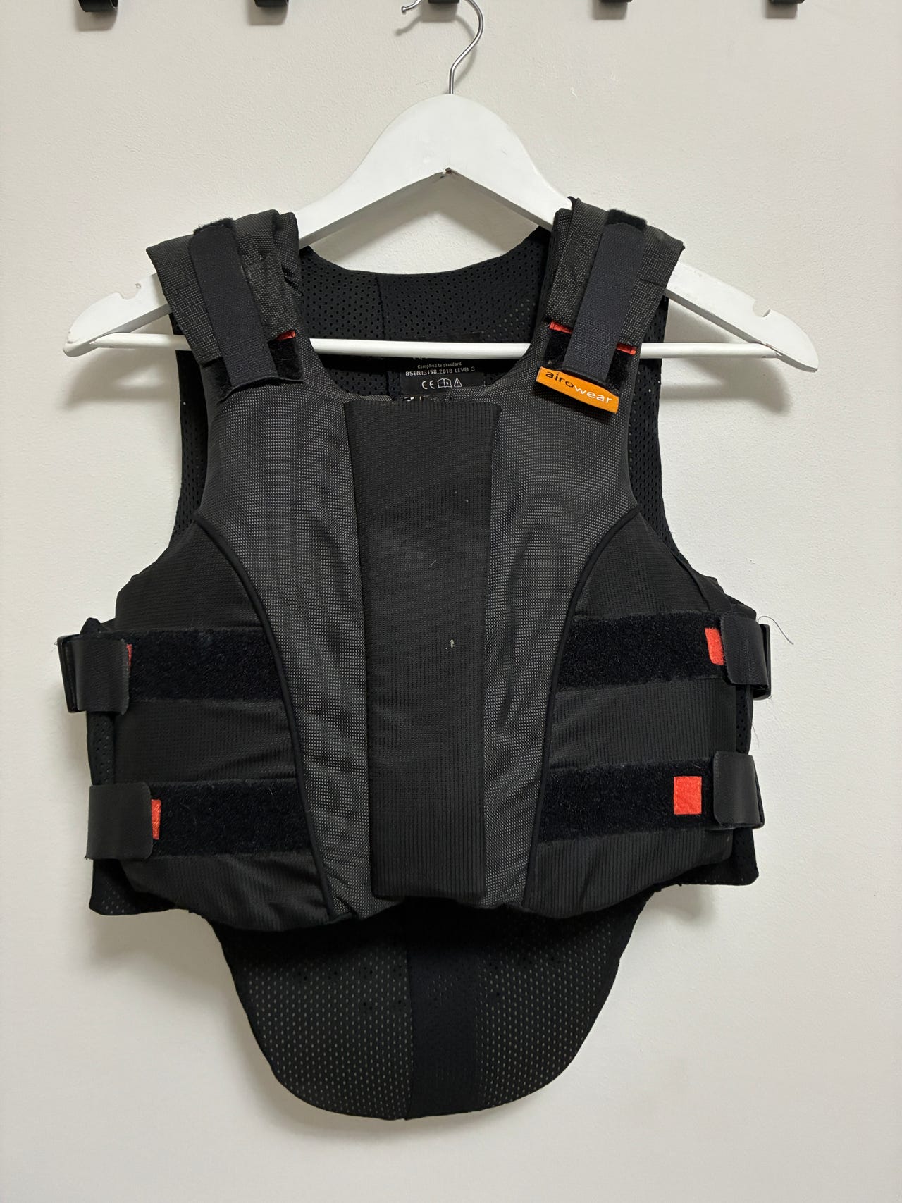 Airowear Outlyne T1 Regular turvaliivi (13-15 v)