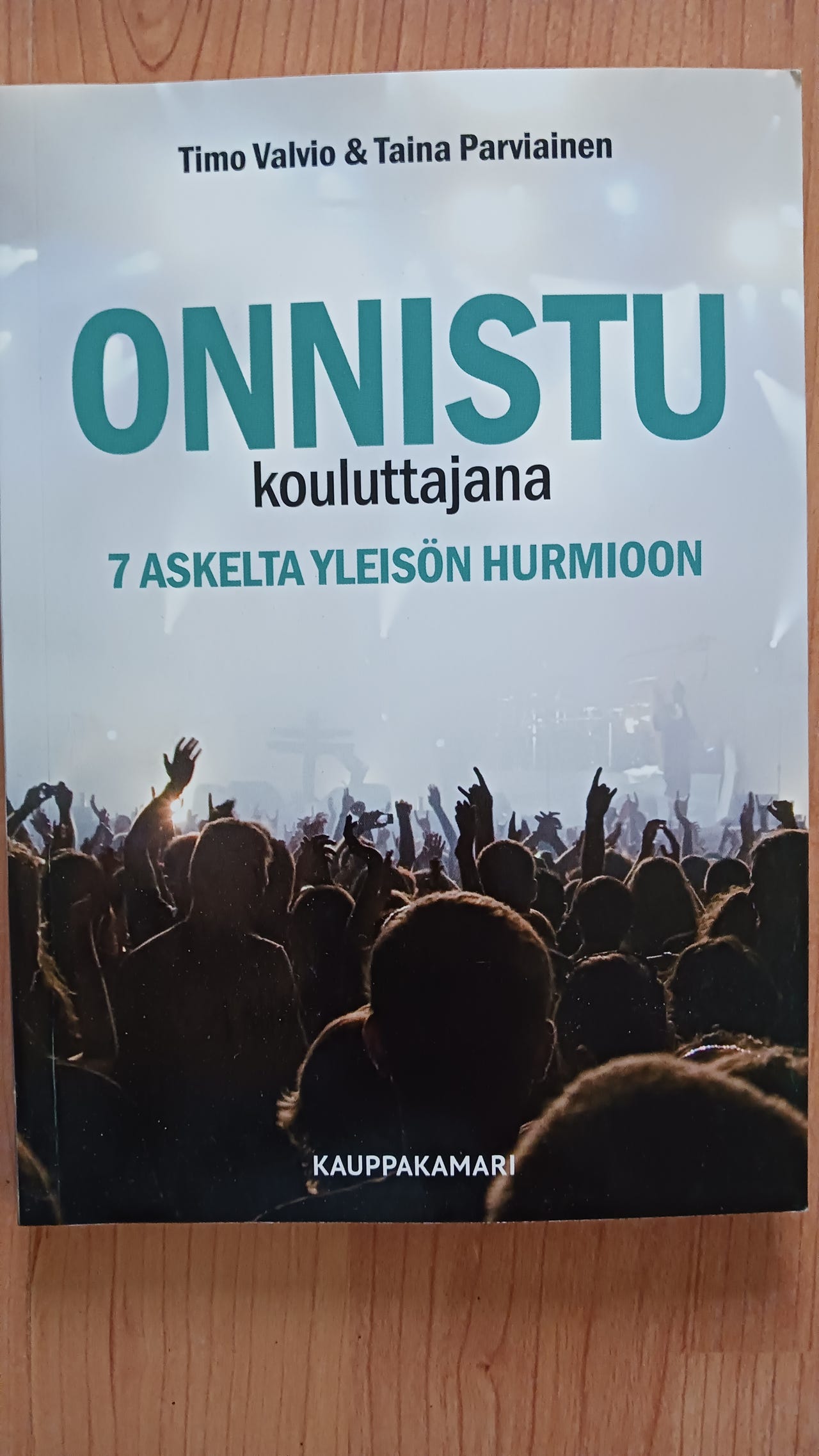 Onnistu kouluttajana Psykologia ja kasvatus -oppikirja