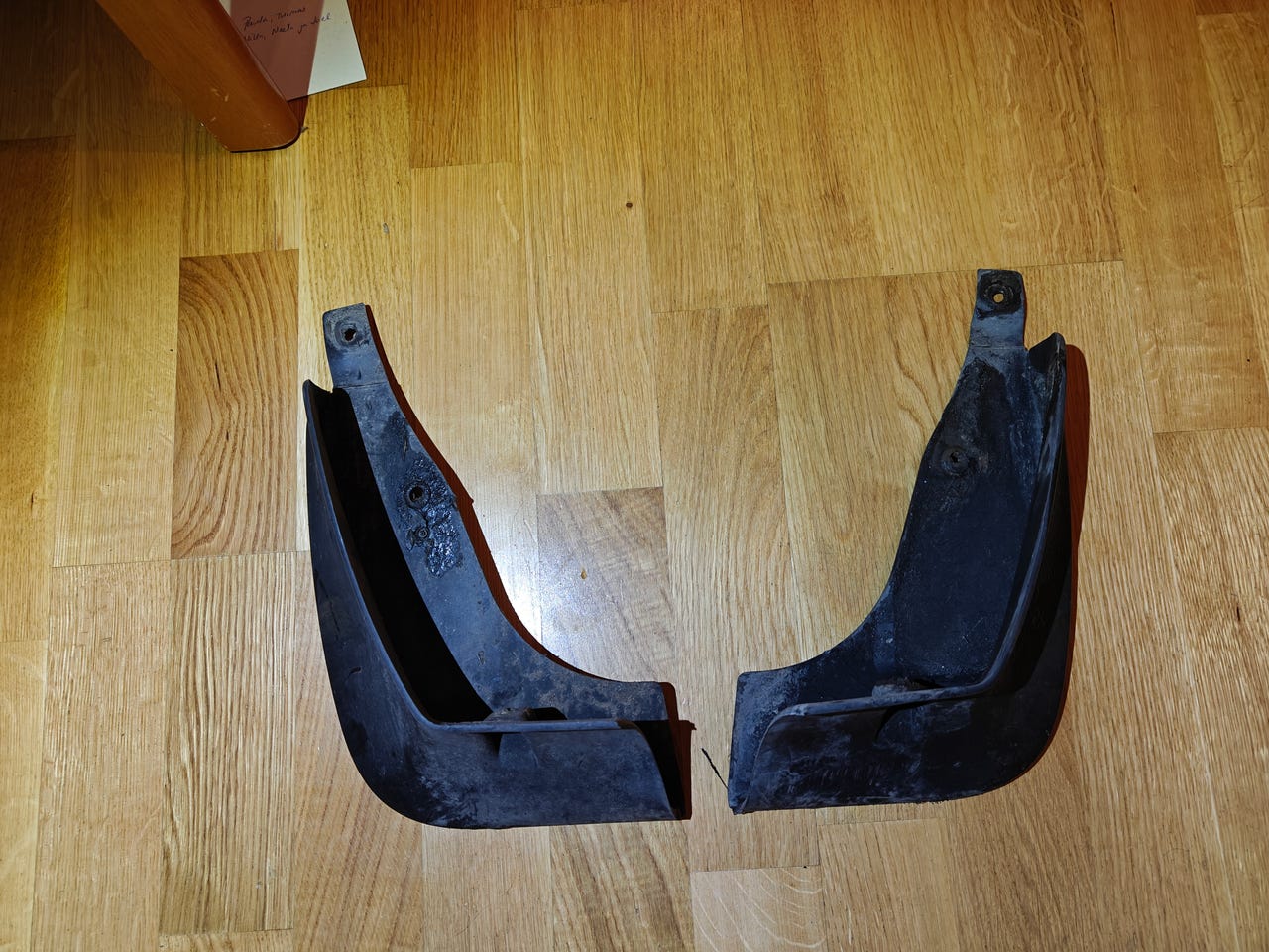 Nissan Primera P12 eturoiskeläpät