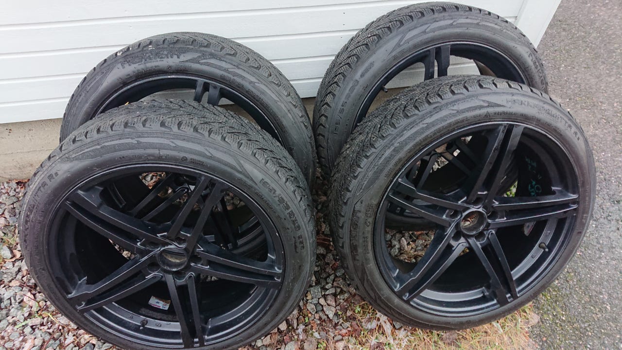 5*112 alut 8.5*20et35+195/55 20 Nokian R3 kitkat