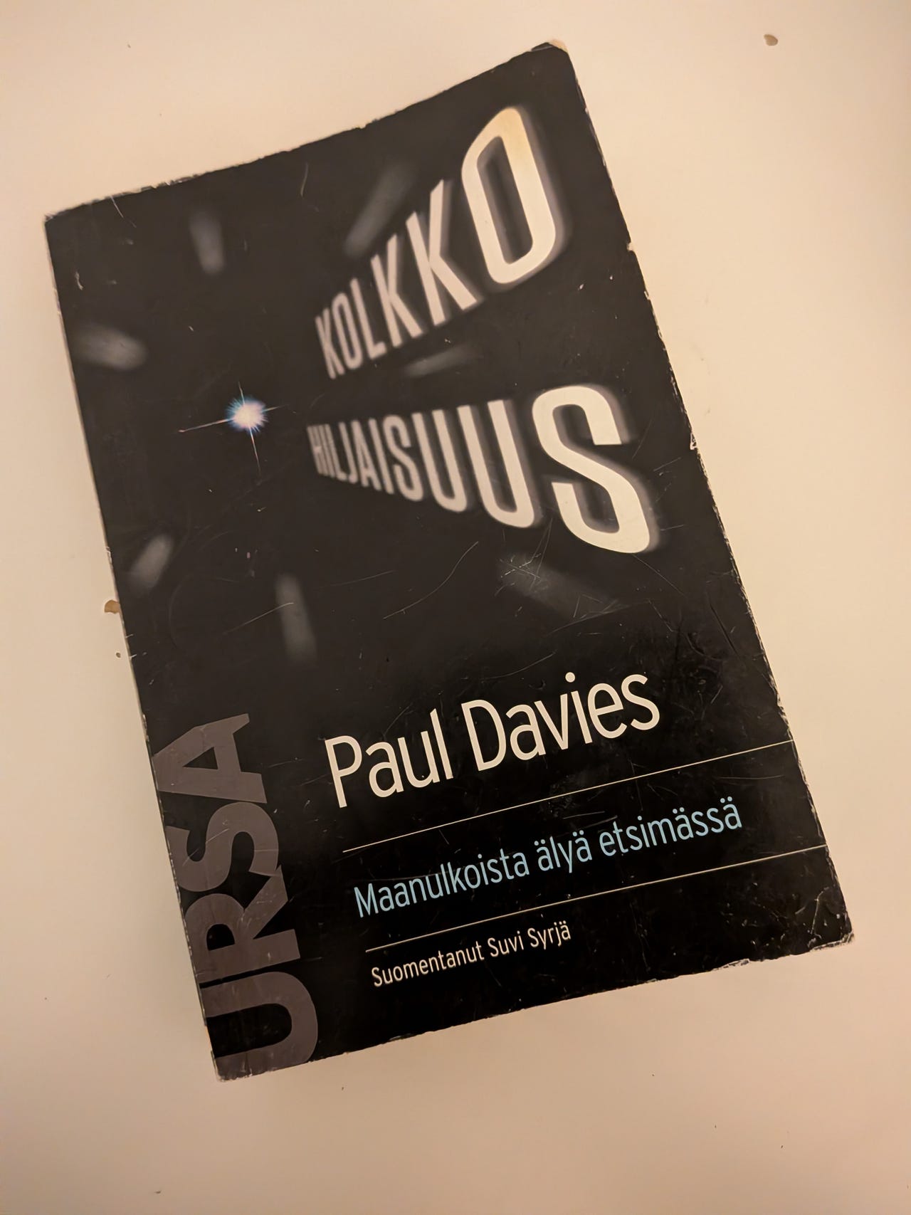 Paul Davies Kolkko hiljaisuus kirja