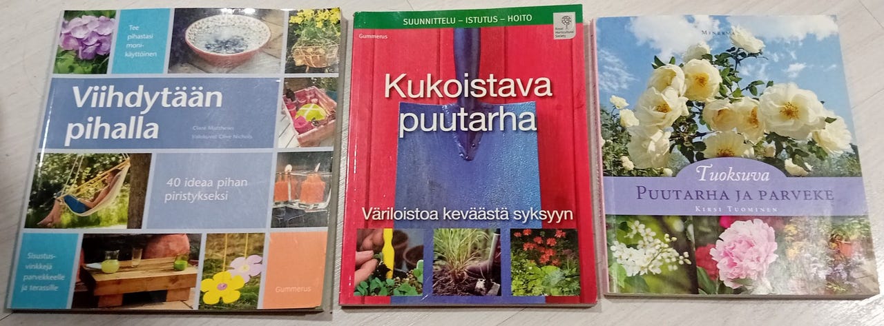 3 puutarhakirjaa
