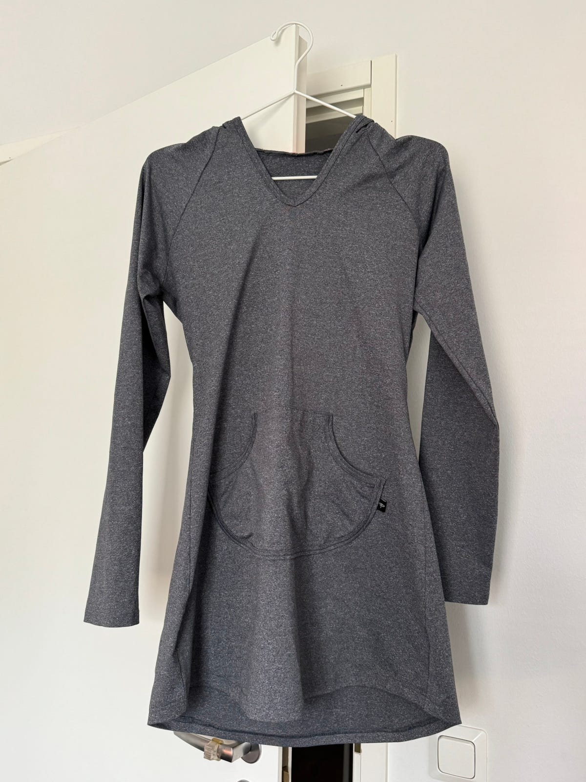 Piruetti hupullinen tunikamekko
