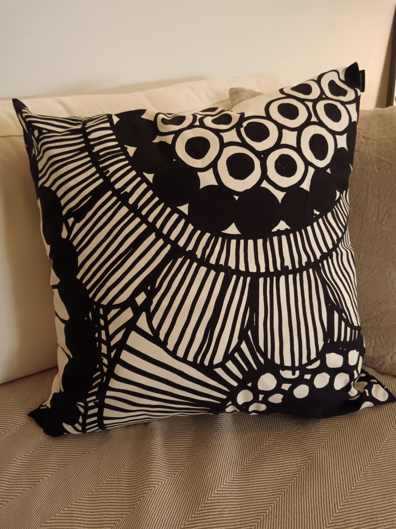 Marimekko siirtolapuutarha kankaasta tyynynpäällinen