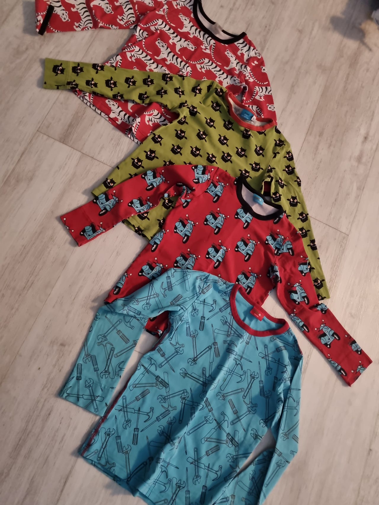 Me & I lasten pitkähihainen paita kirjava 128 unisex