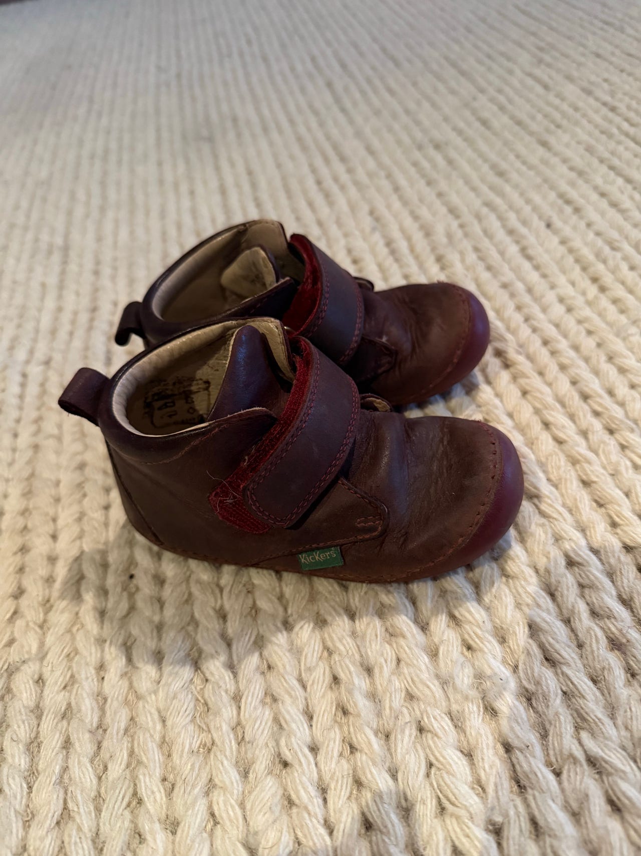 Kickers paljasjalkakengät 24