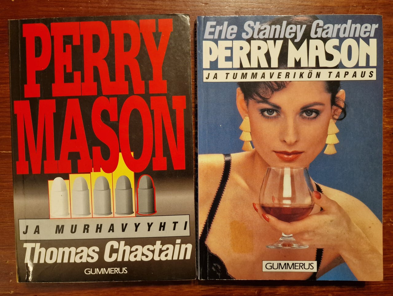 2 kpl Perry Mason dekkareita