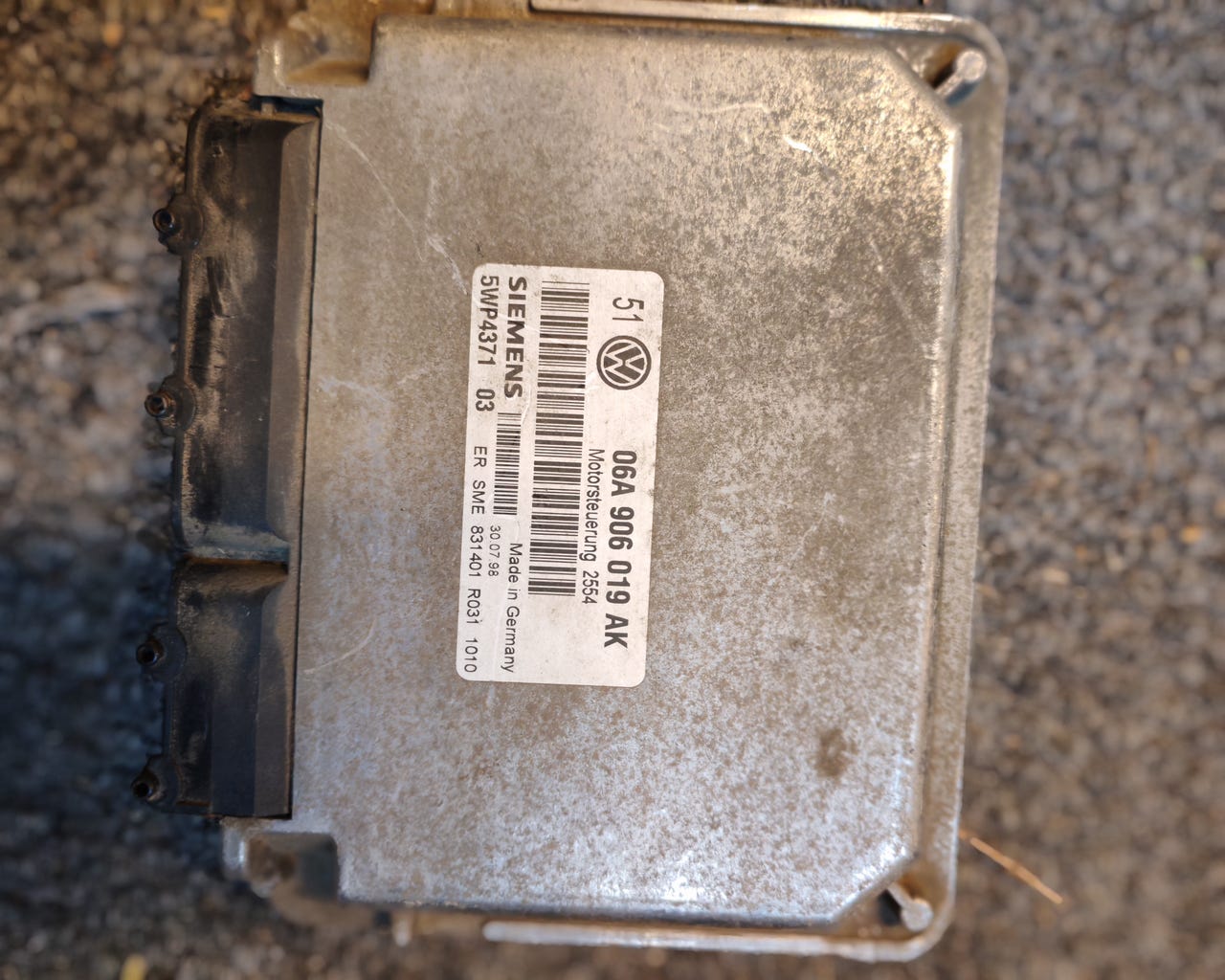 VW Golf mk4 moottorin ohjainlaite/moduli