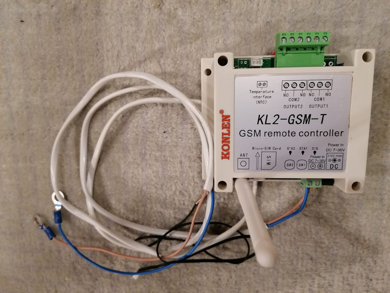 Etäohjain GSM viestein