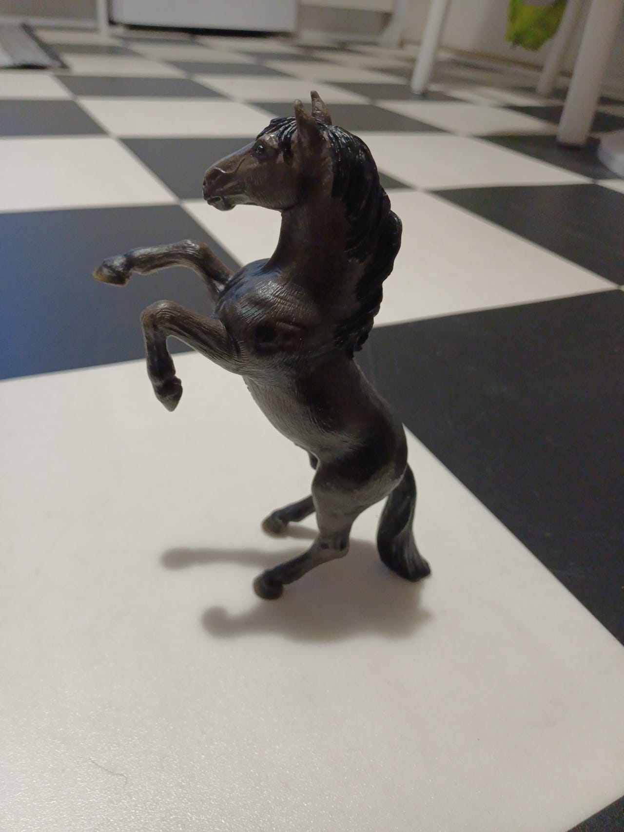 Schleich Seisova hevonen