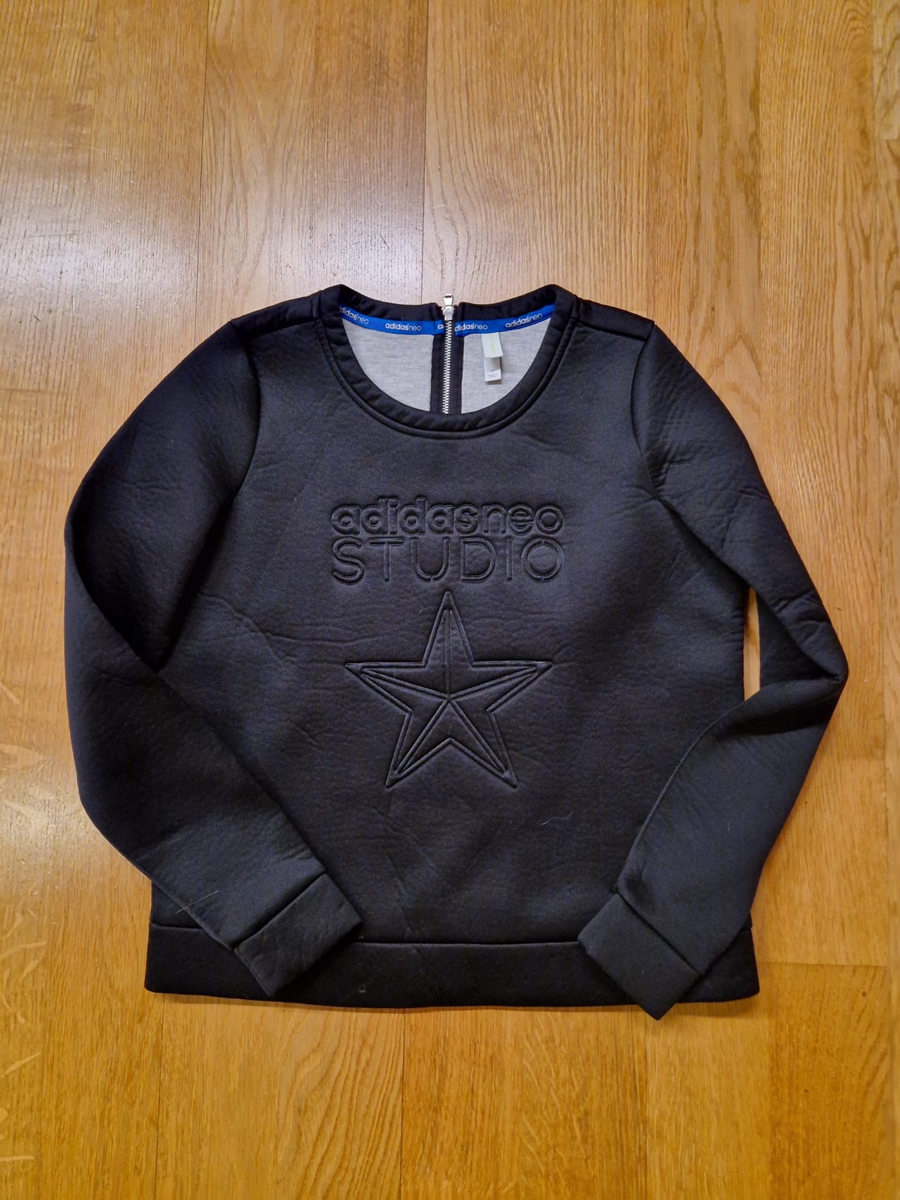 Adidas Neo studio pusero koko XS