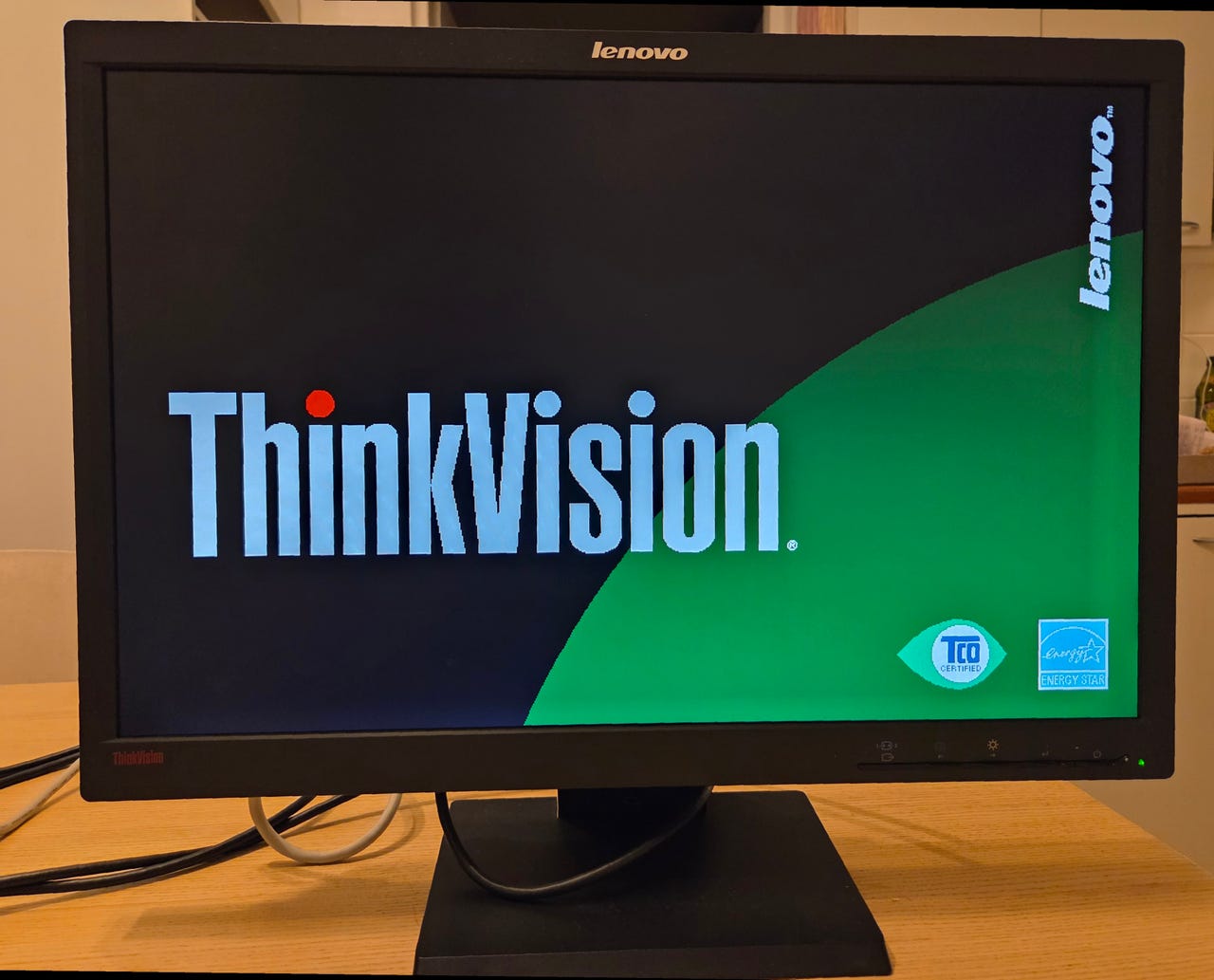 Lenovo ThinkVision L2250pwD näyttö | Tori
