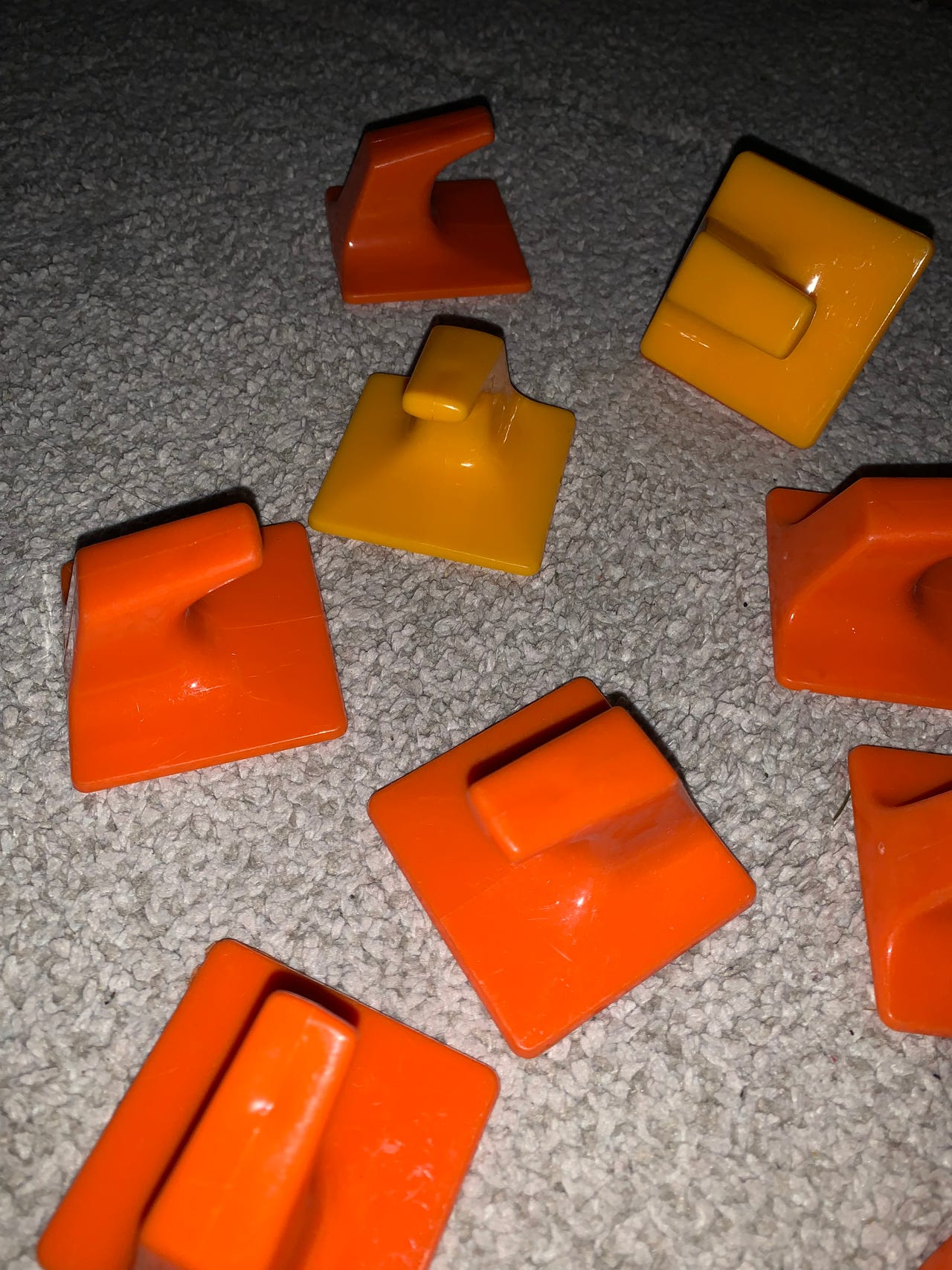 Muovinen vaatekoukku, retro, oranssi 10 kpl