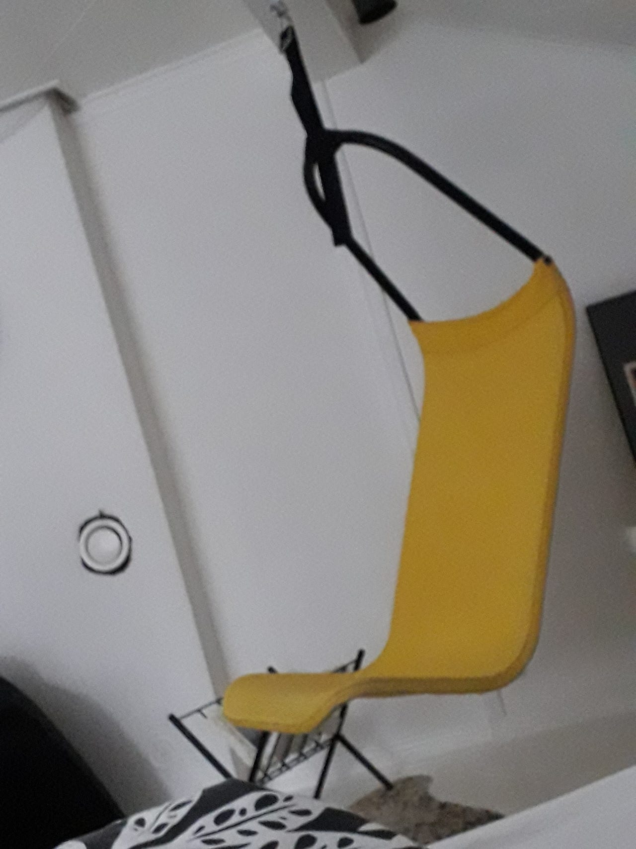 Putkirunkoinen riipputuoli design Perttu Mentula