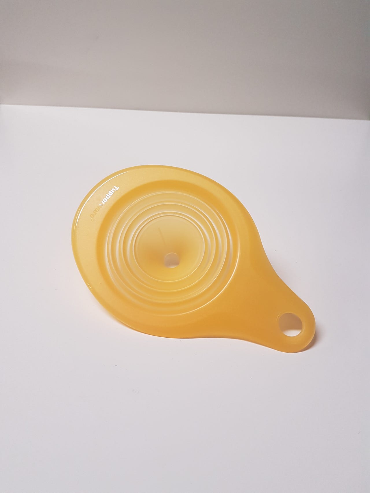 Tupperware kokoontaitettava suppilo