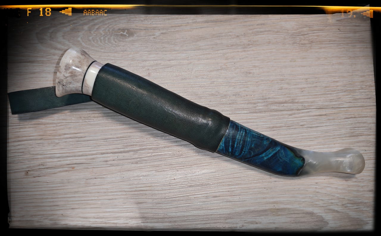 Käsintehty puukko